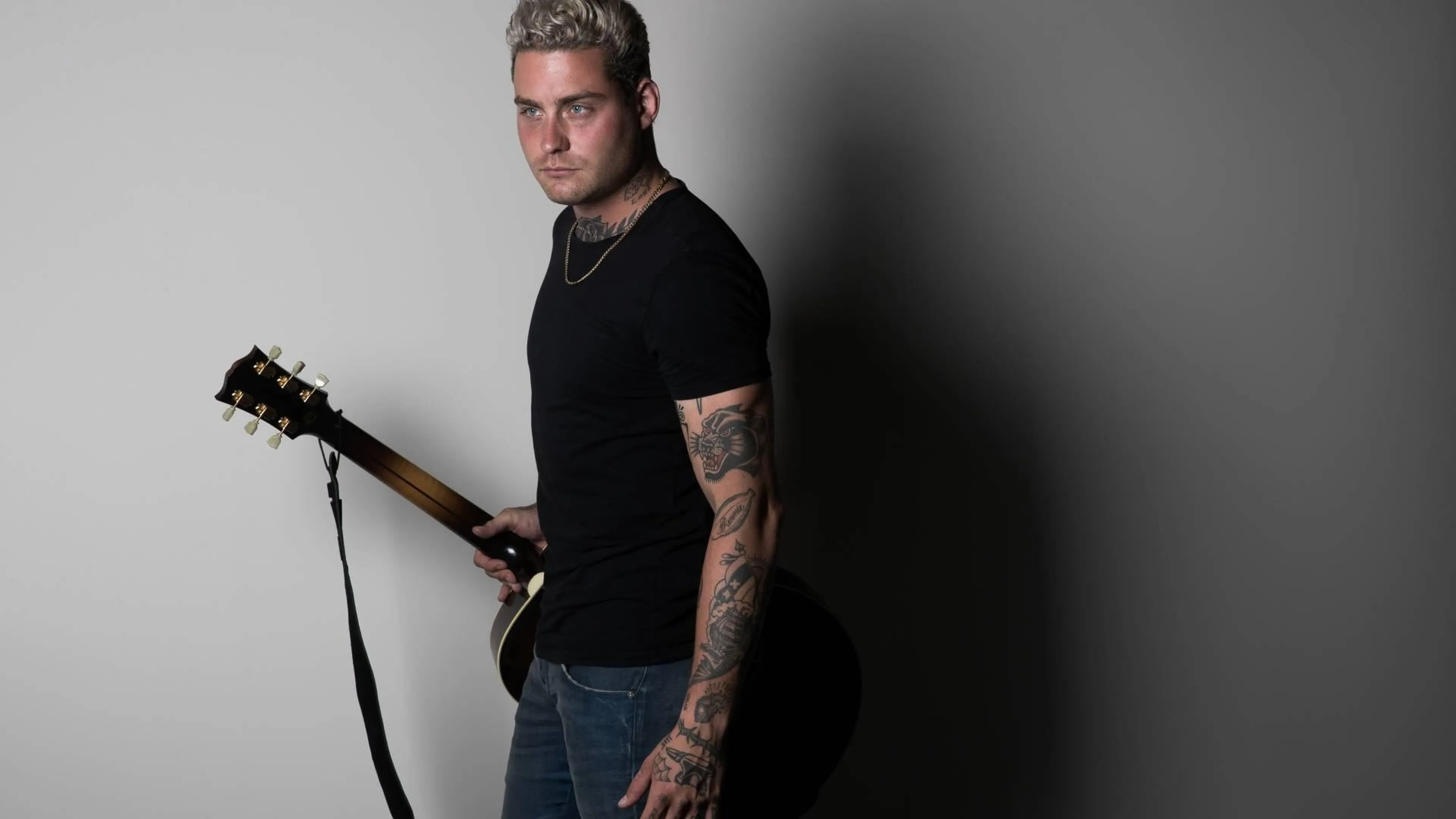 ZIEN: Douwe Bob op roze wolk