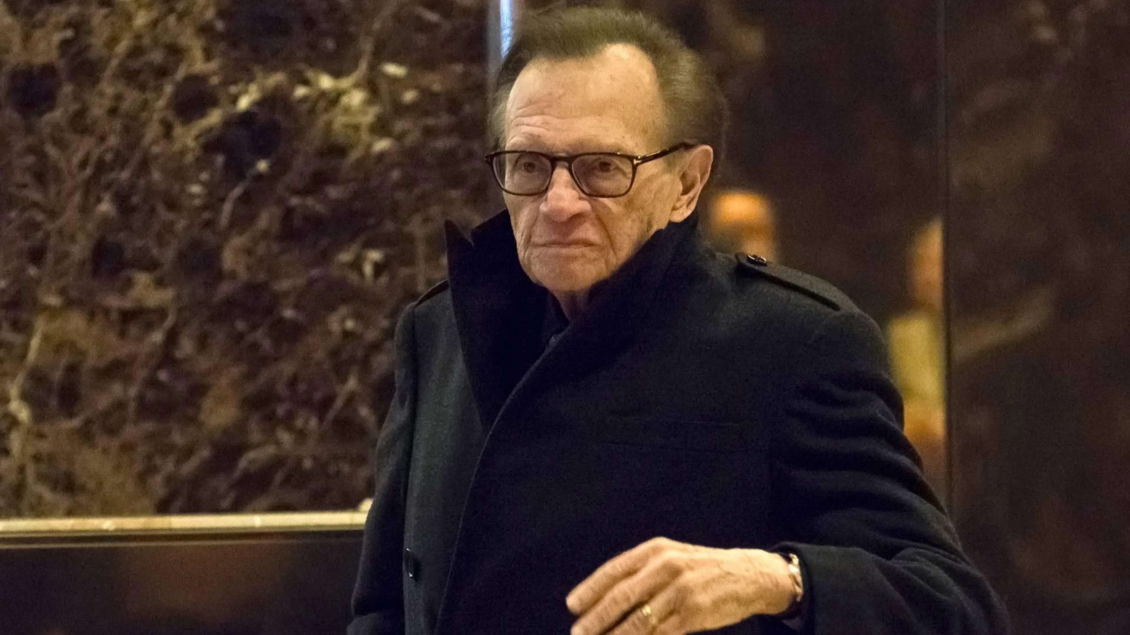 Larry King van intensive care af