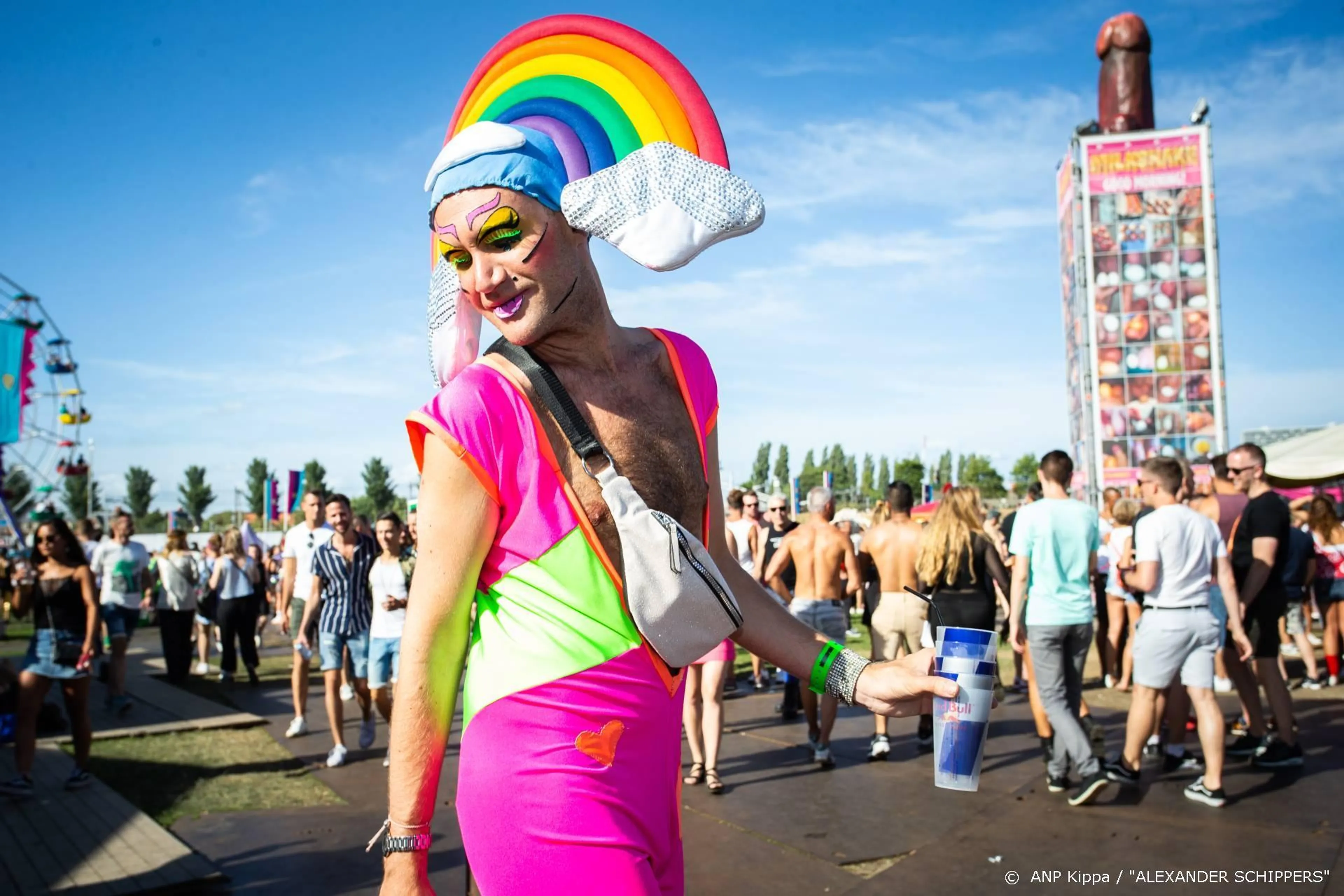 Milkshake verkoopt boxen en T-shirts voor festivalgevoel