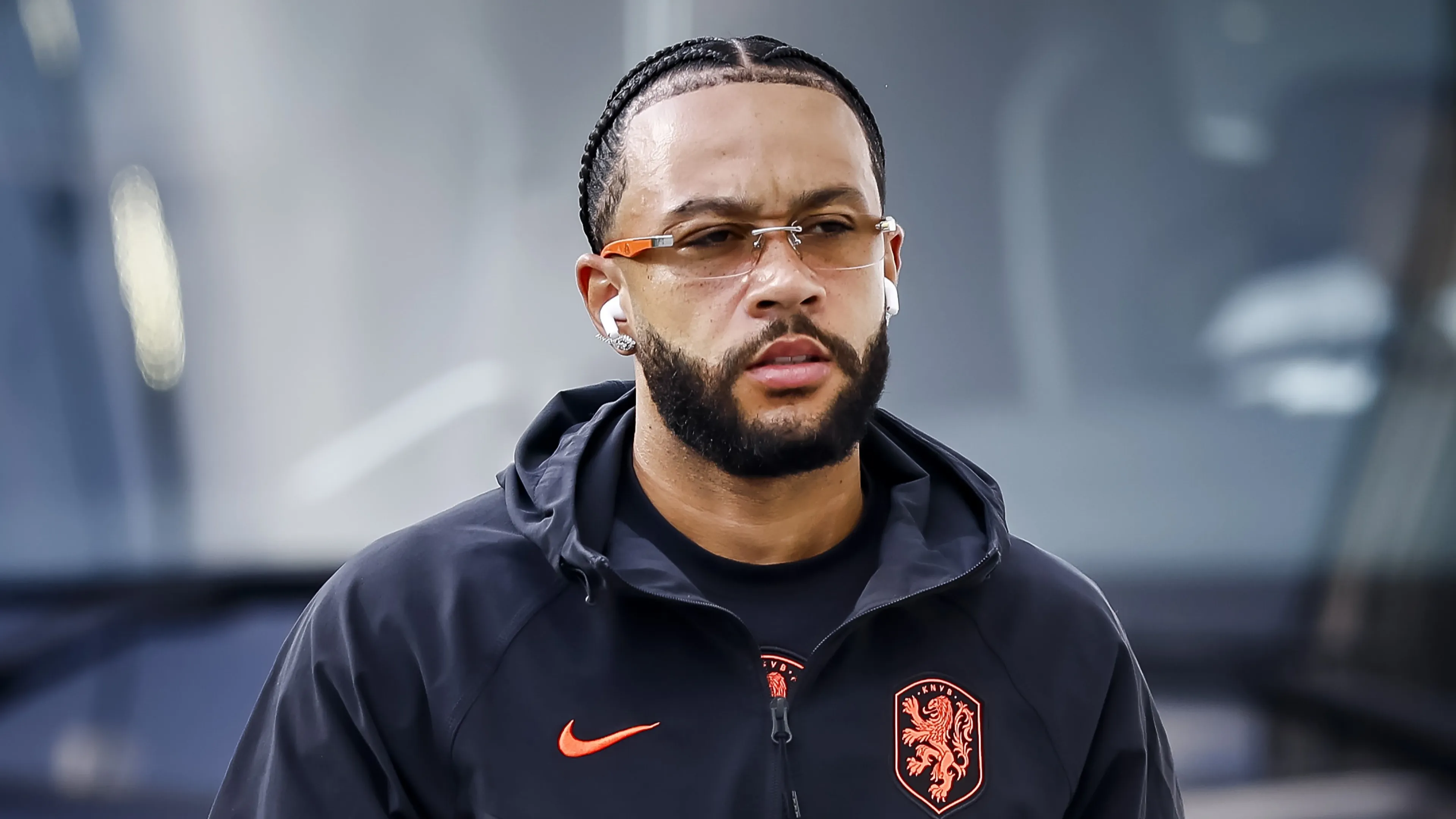 Memphis Depay veroorzaakt ophef met nieuwe videoclip: 'Het is gewoon kunst'