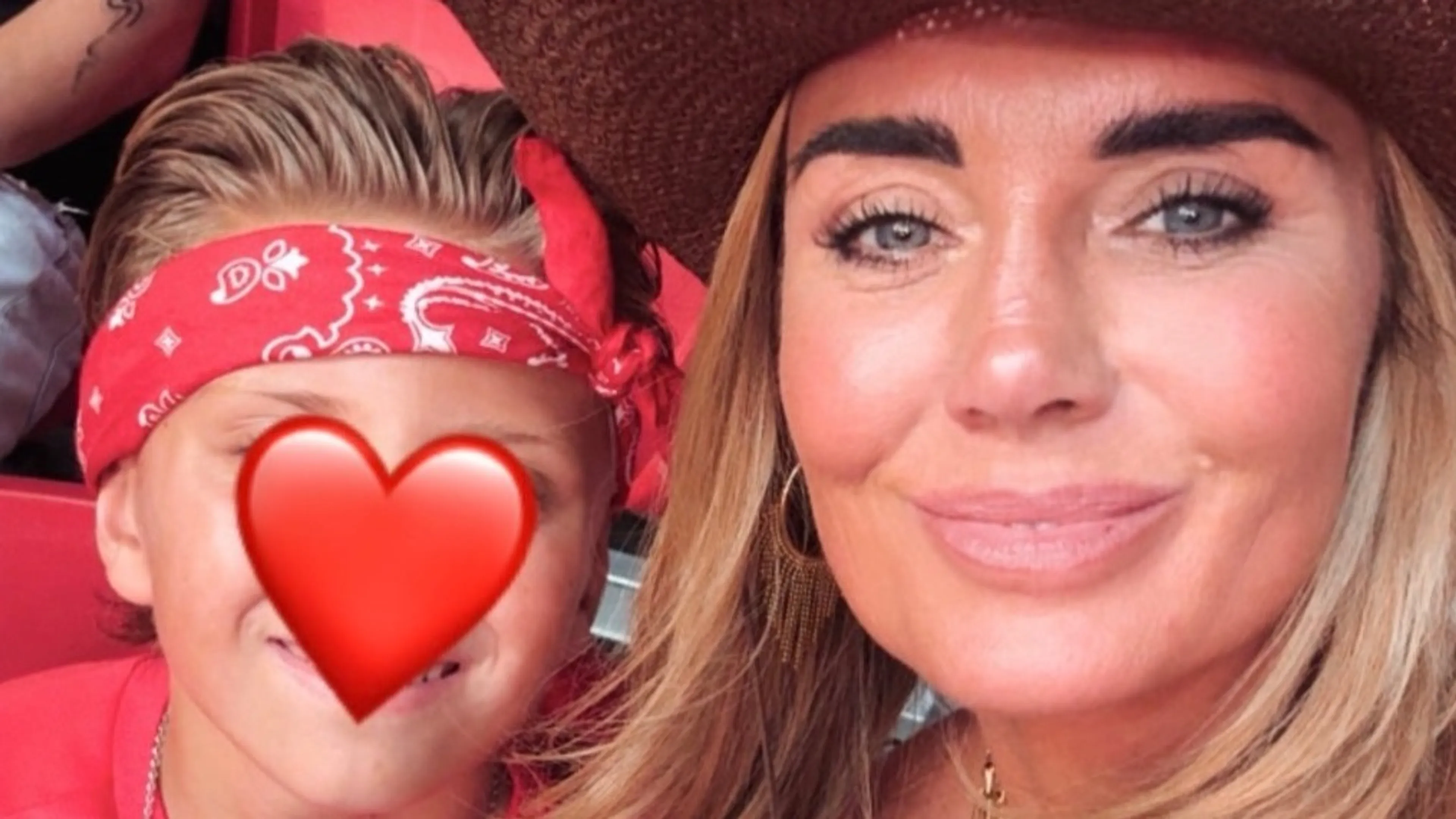Monique verrast haar zoon Dré met emotionele hereniging met zijn opa