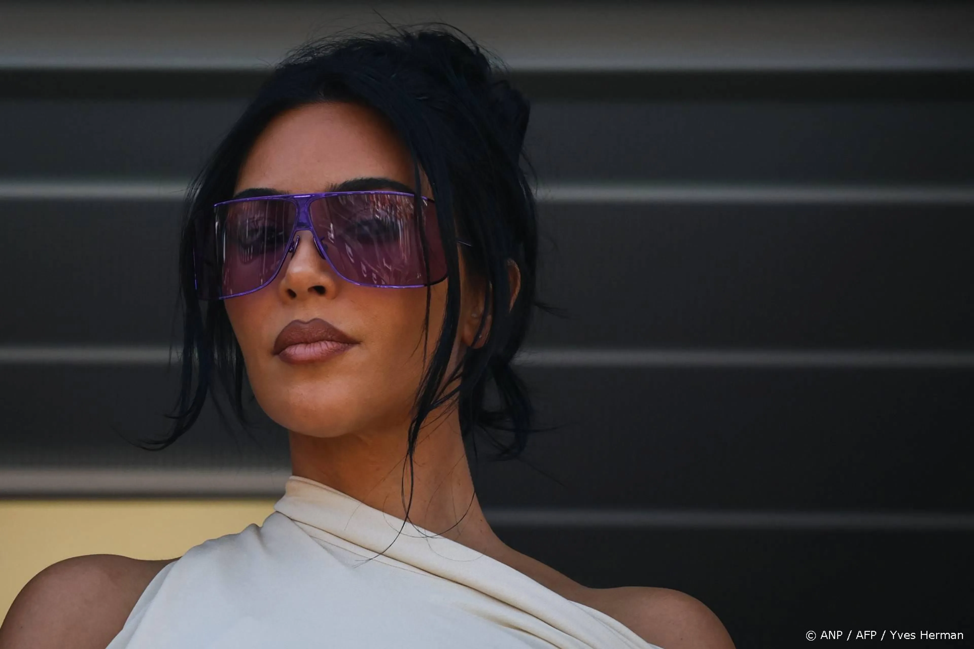 Kim Kardashian support vriend Lewis Hamilton tijdens F1-race