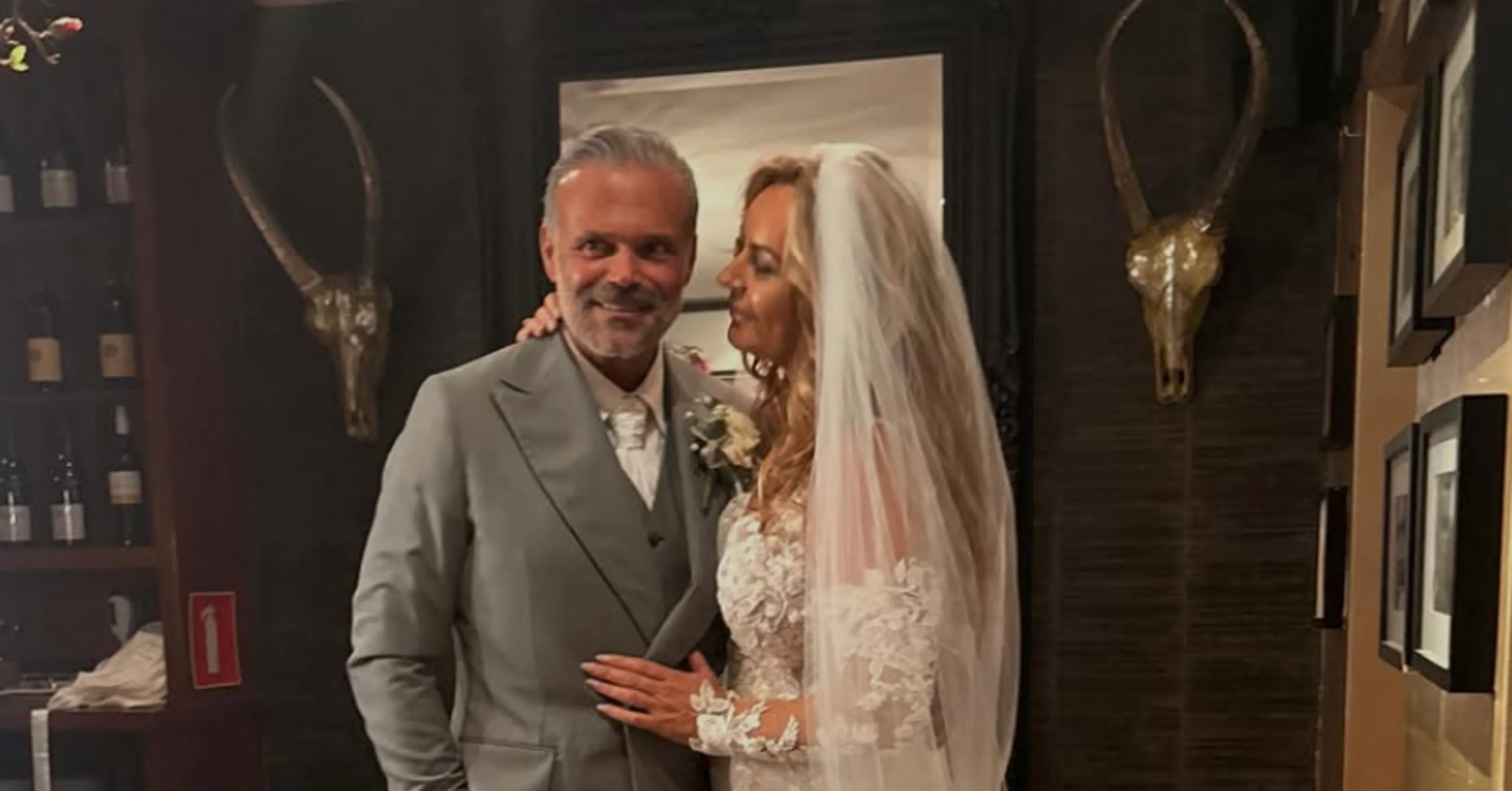 Denny Braaf in tranen op bruiloft door speech dochter Noa en schoonzoon André Hazes