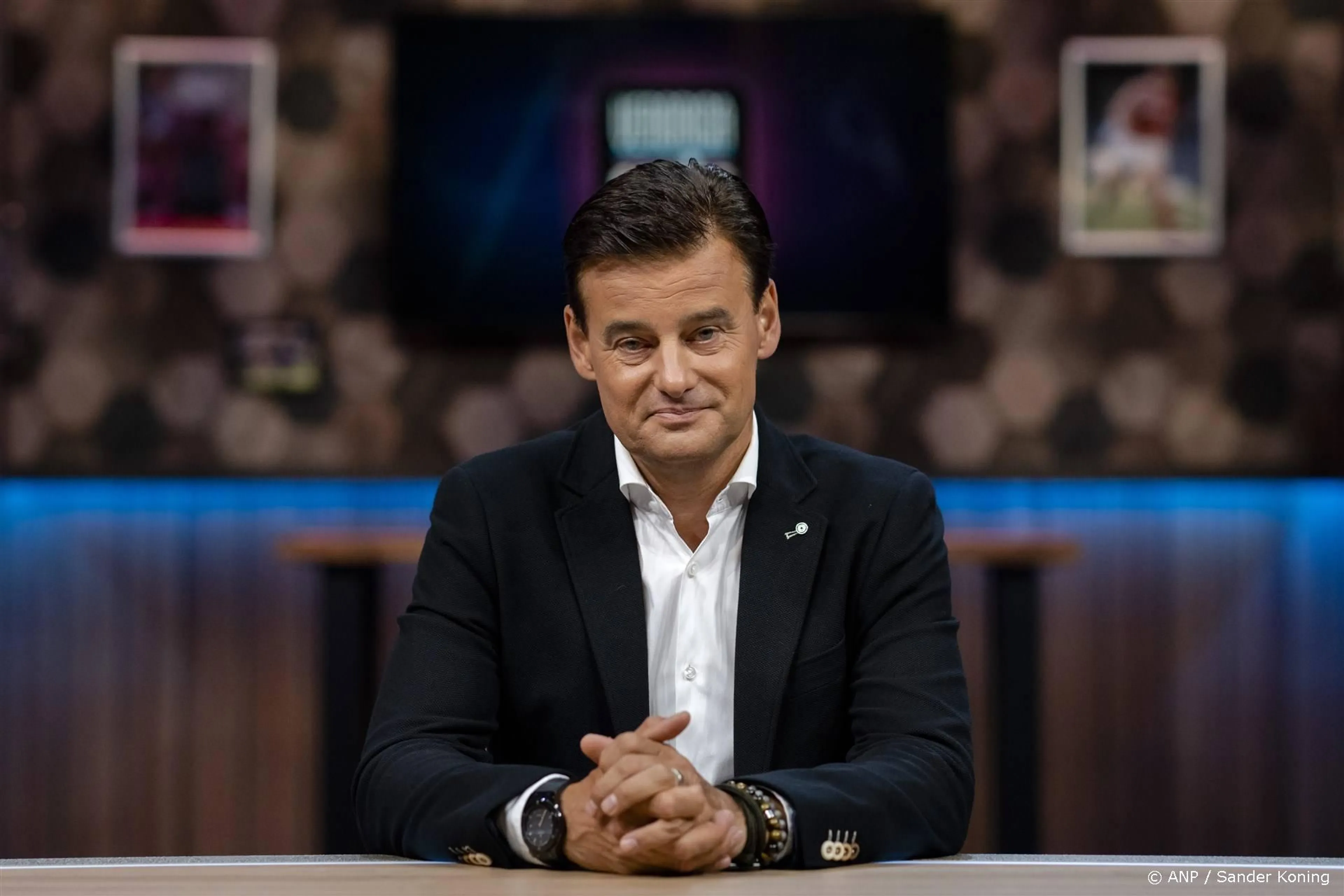 Wilfred Genee gooit het over compleet andere boeg