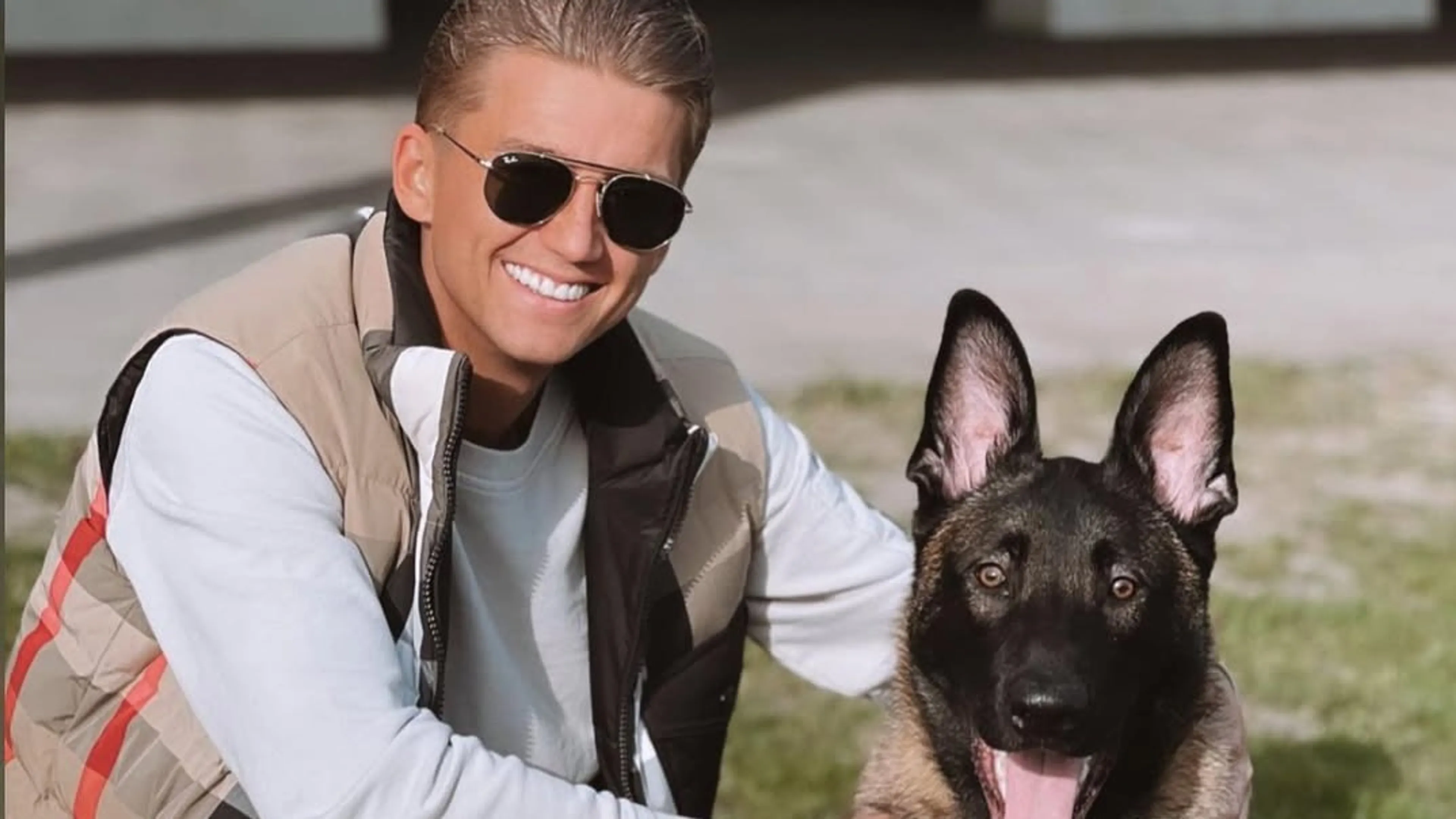 Vriendin Mart Hoogkamer toont verwondingen hond Ciro