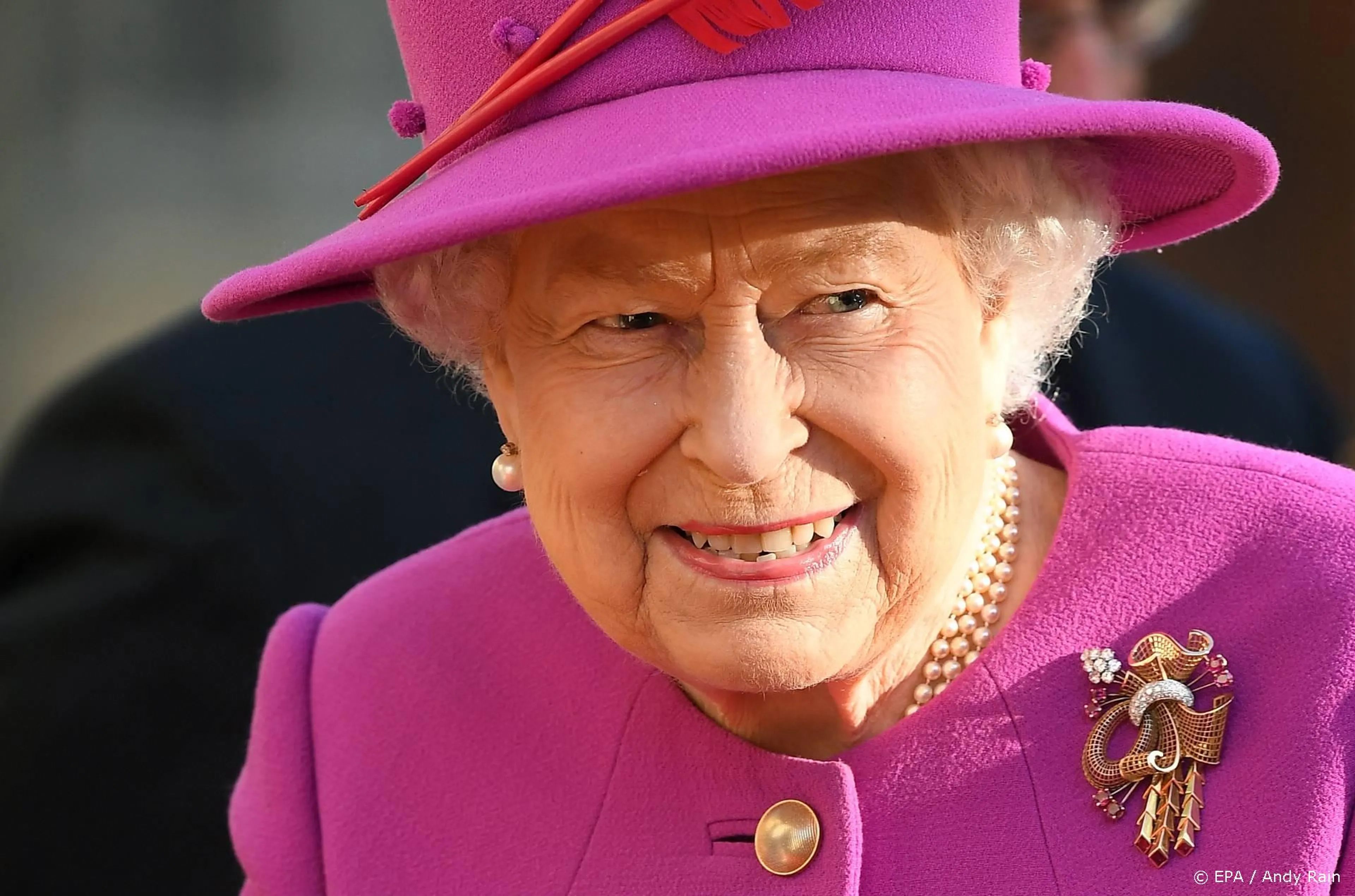 Elizabeth opent Schots parlement voor het eerst zonder Philip