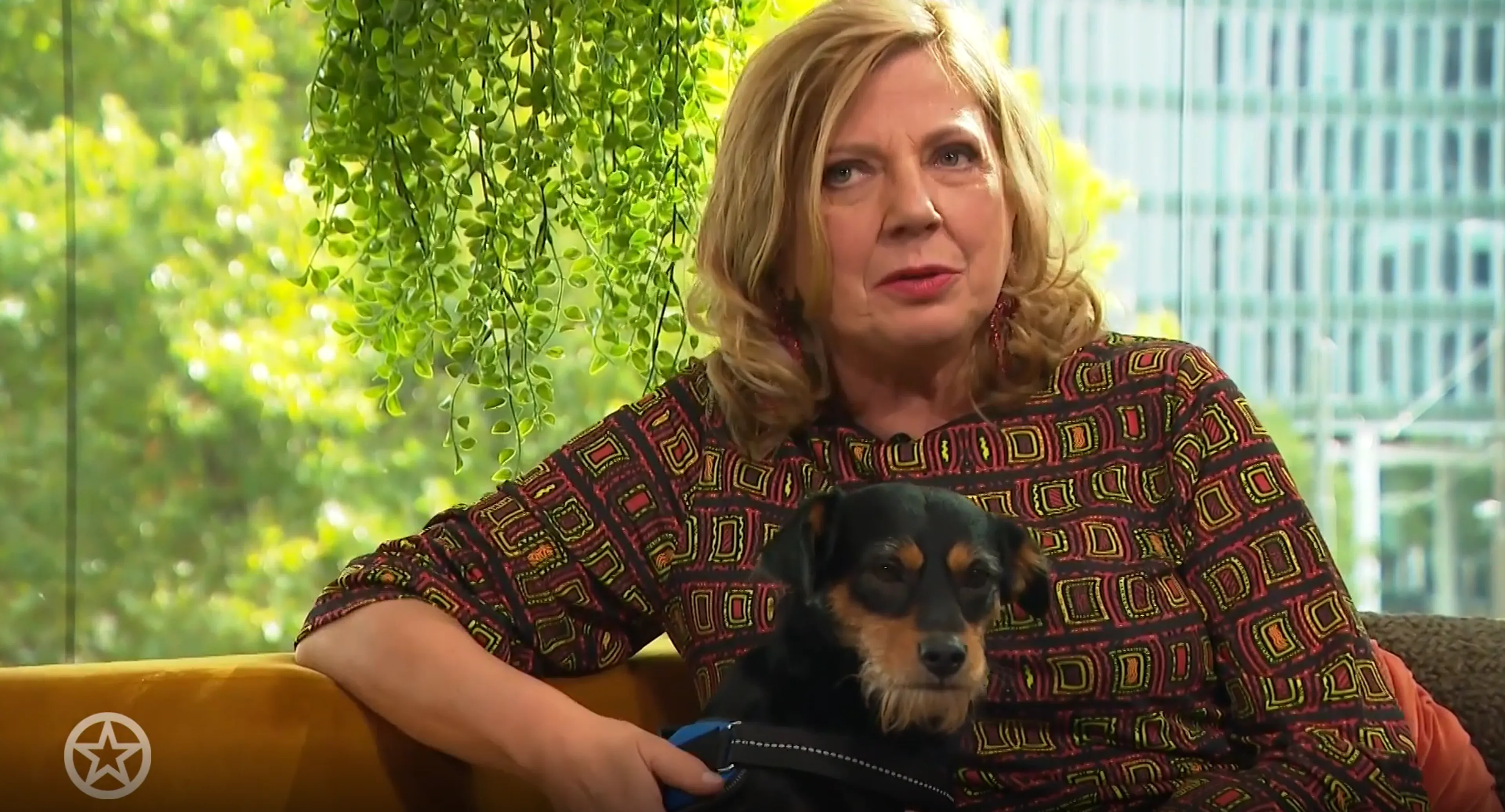 Loretta Schrijver veranderde naam hond om pikante reden