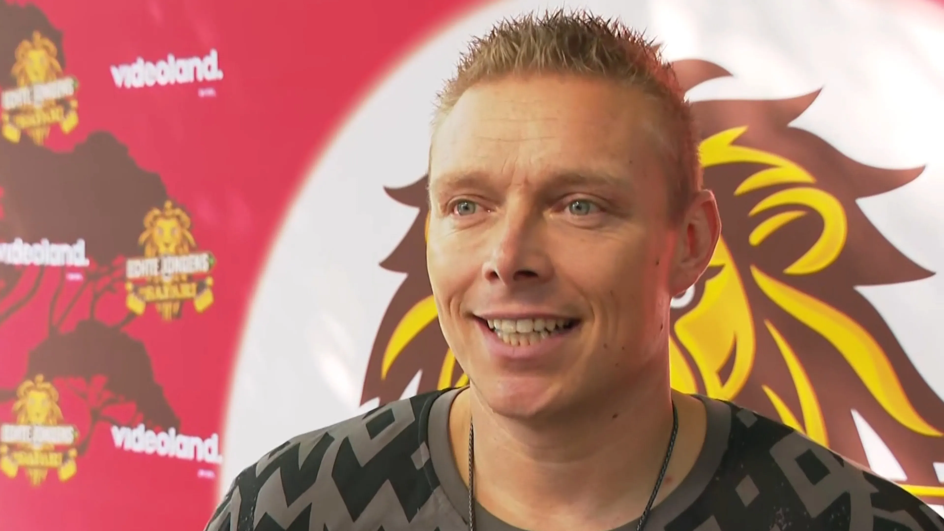 Oh Oh Cherso-Tony na jaren terug op de buis: 'Ouder en fitter'