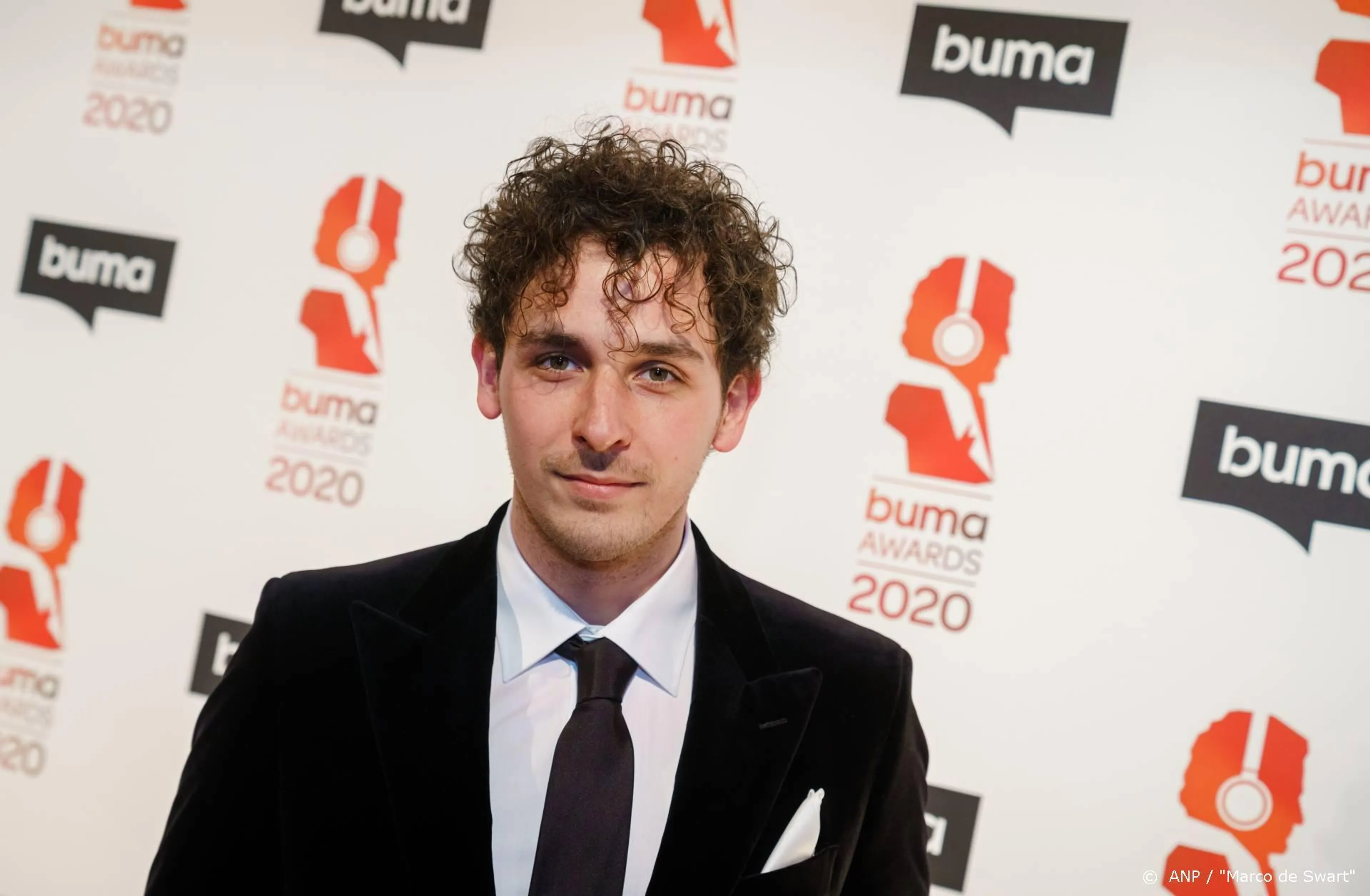 Nielson zingt terras Radio 538 toe