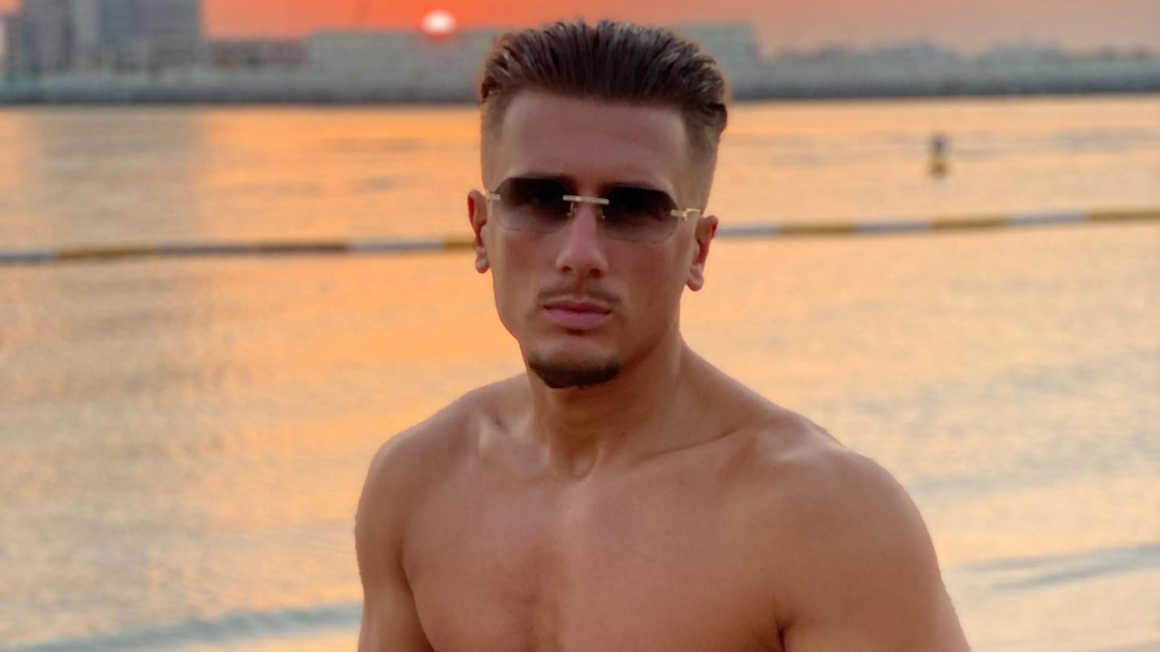 Oeh! Harrie Snijders op vakantie met mysterieuze dame
