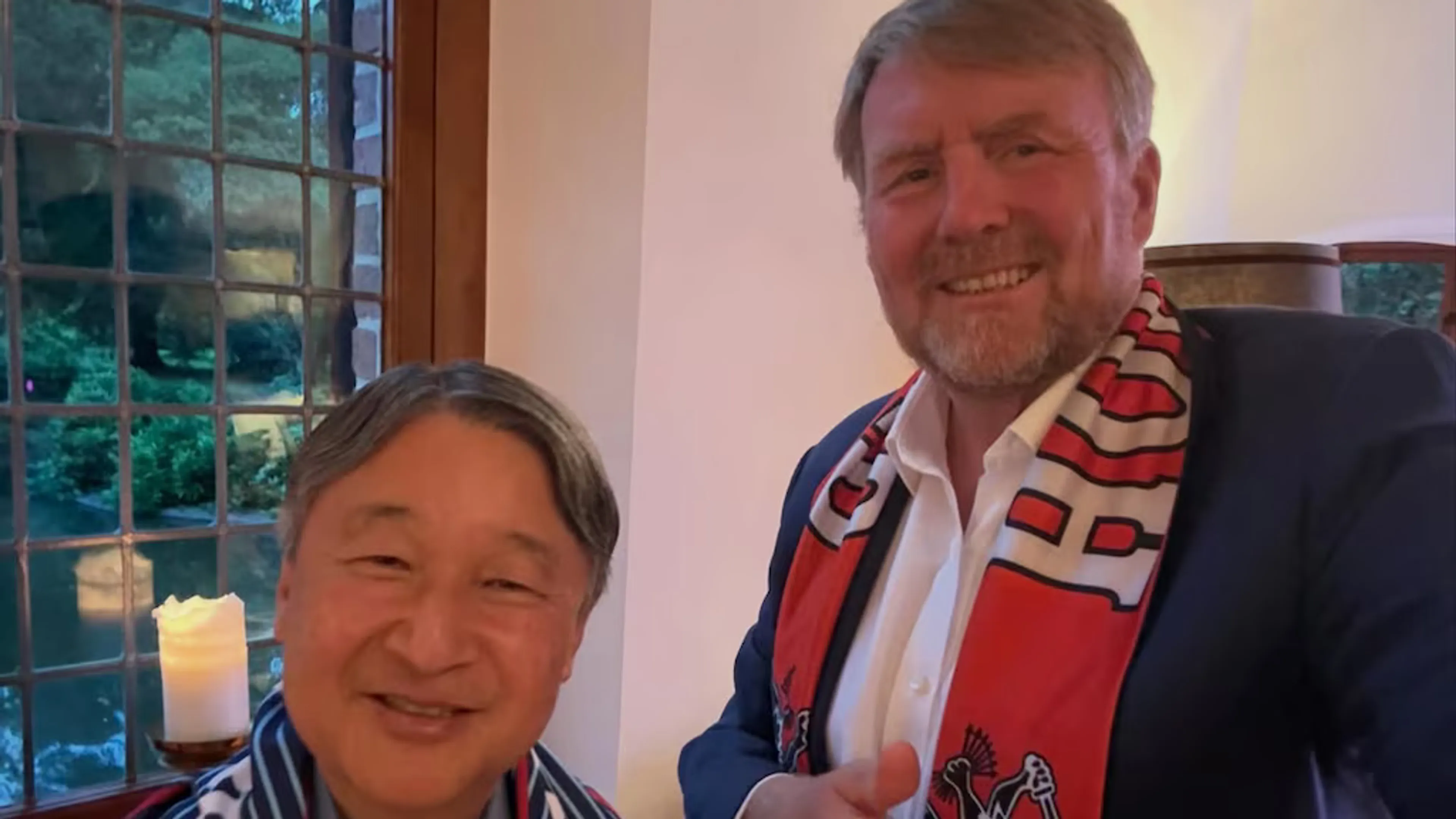 Willem-Alexander kijkt WK-duel samen met Japanse keizer: 'Sport verbroedert'
