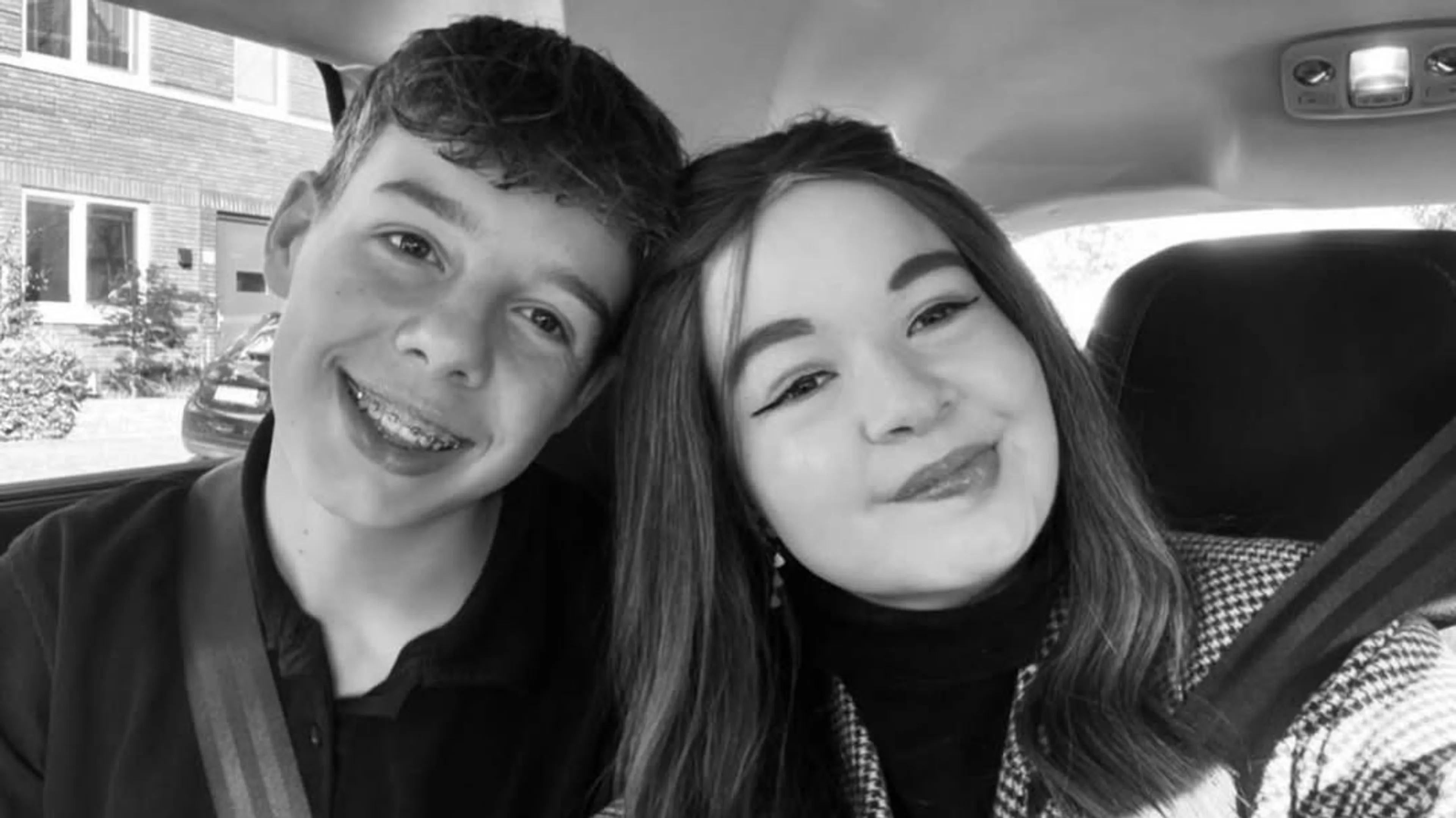 Broer Jade Kops deelt maand na overlijden emotioneel eerbetoon aan zus