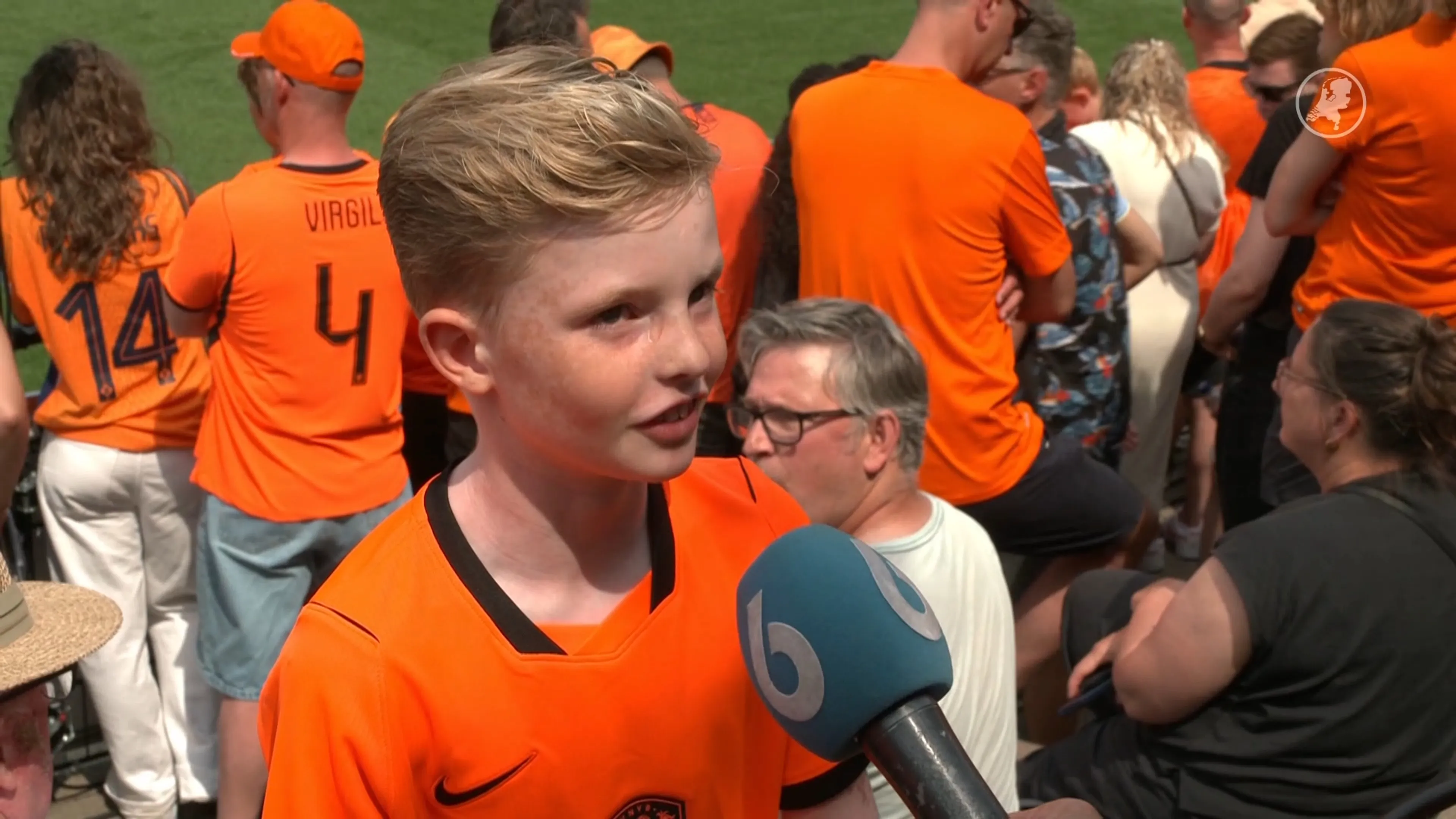 Fans vol verwachting bij uitzwaaitraining Oranje in Zeist