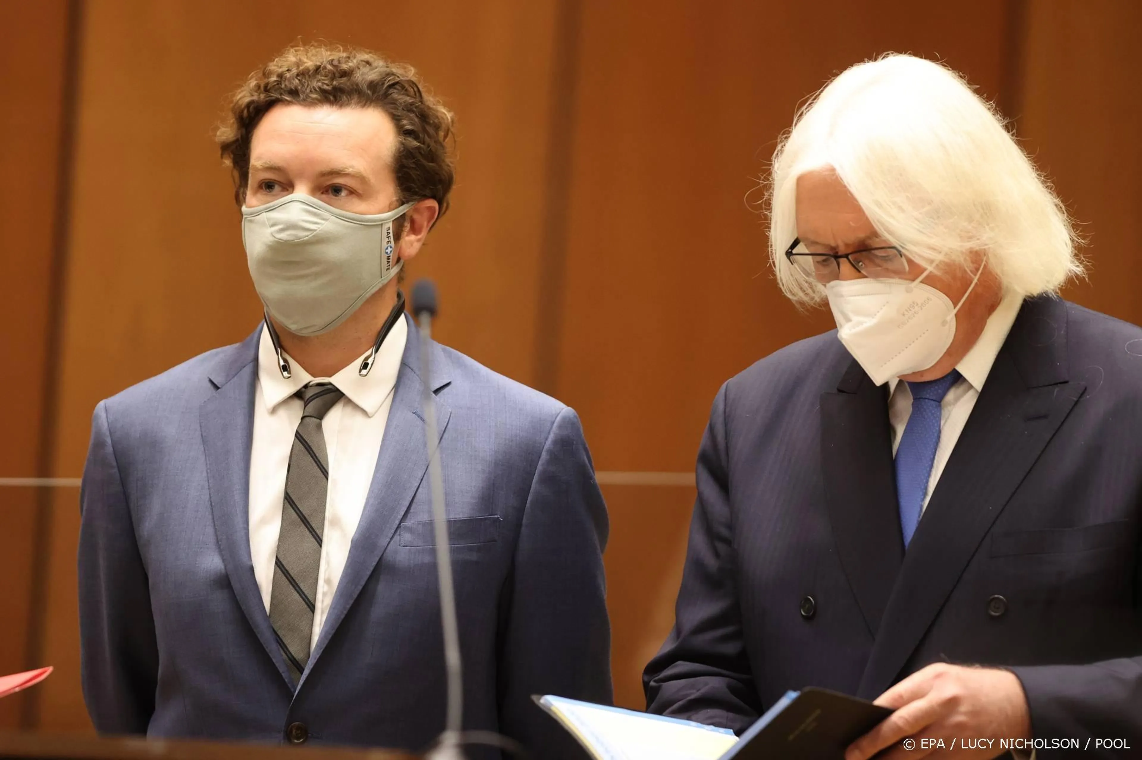 Acteur Danny Masterson staat terecht voor drie verkrachtingen