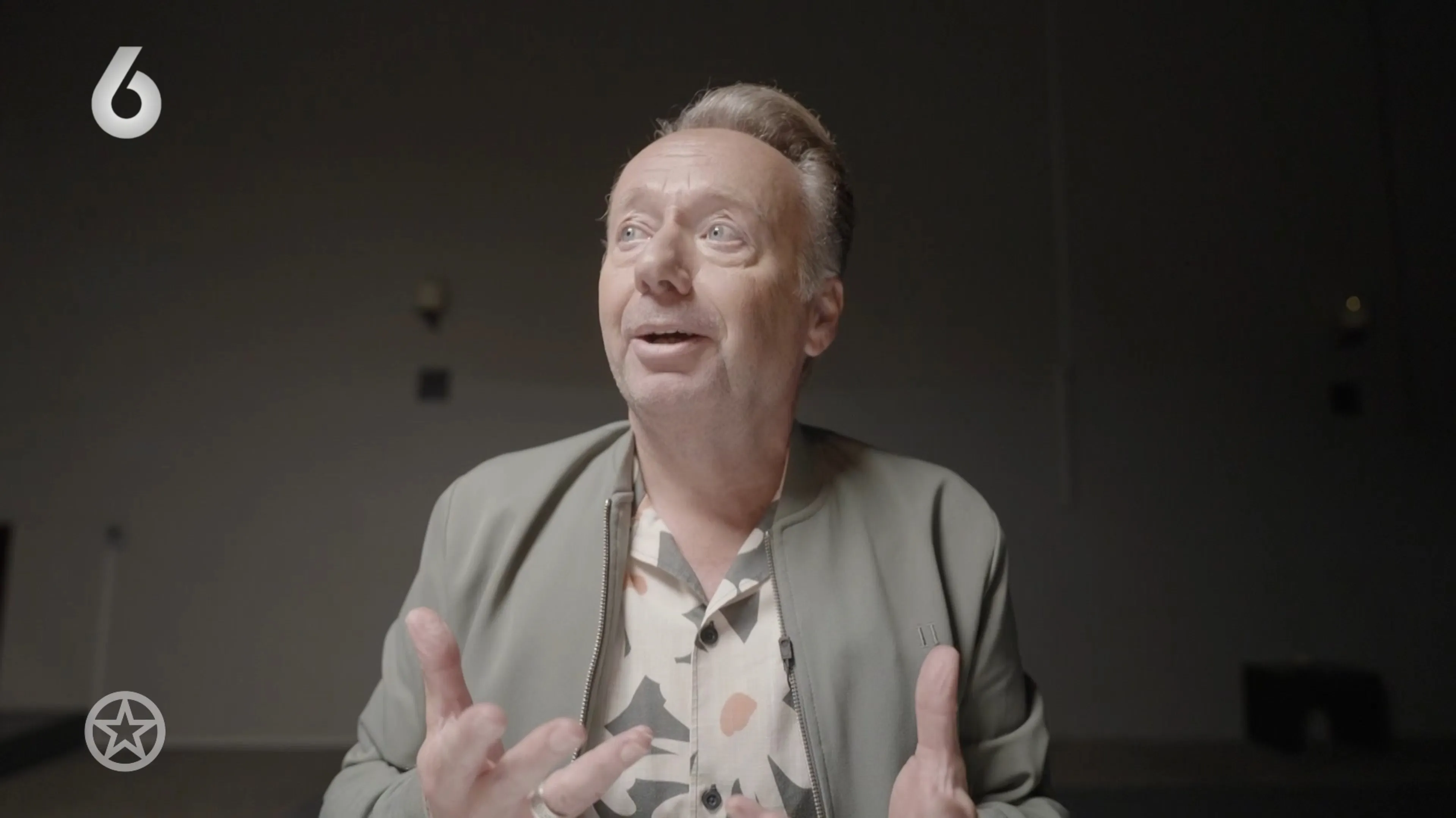 Joris Linssen werkt aan een christelijk theaterstuk