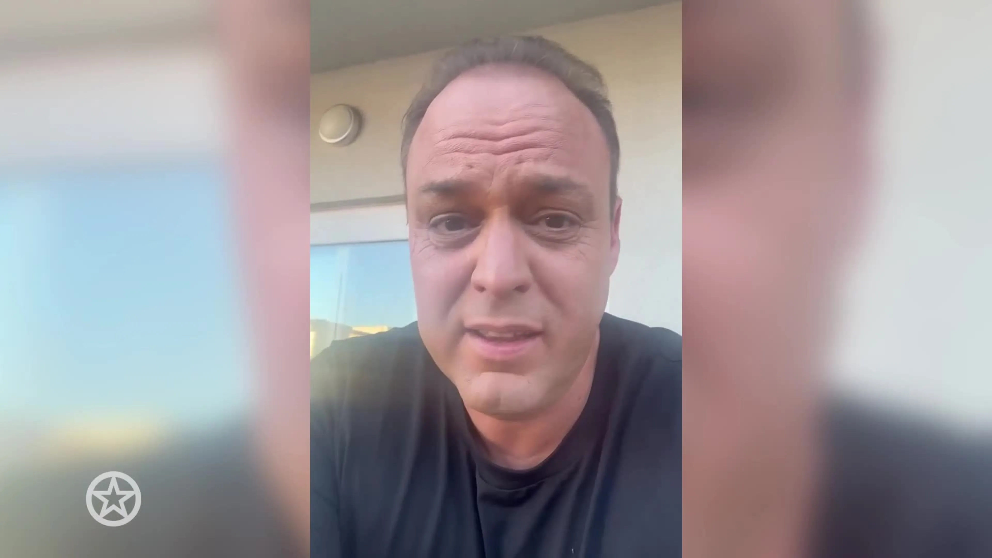 Frans Bauer sarcastisch over verblijf in Spanje: 'Prachtig uitzicht!'