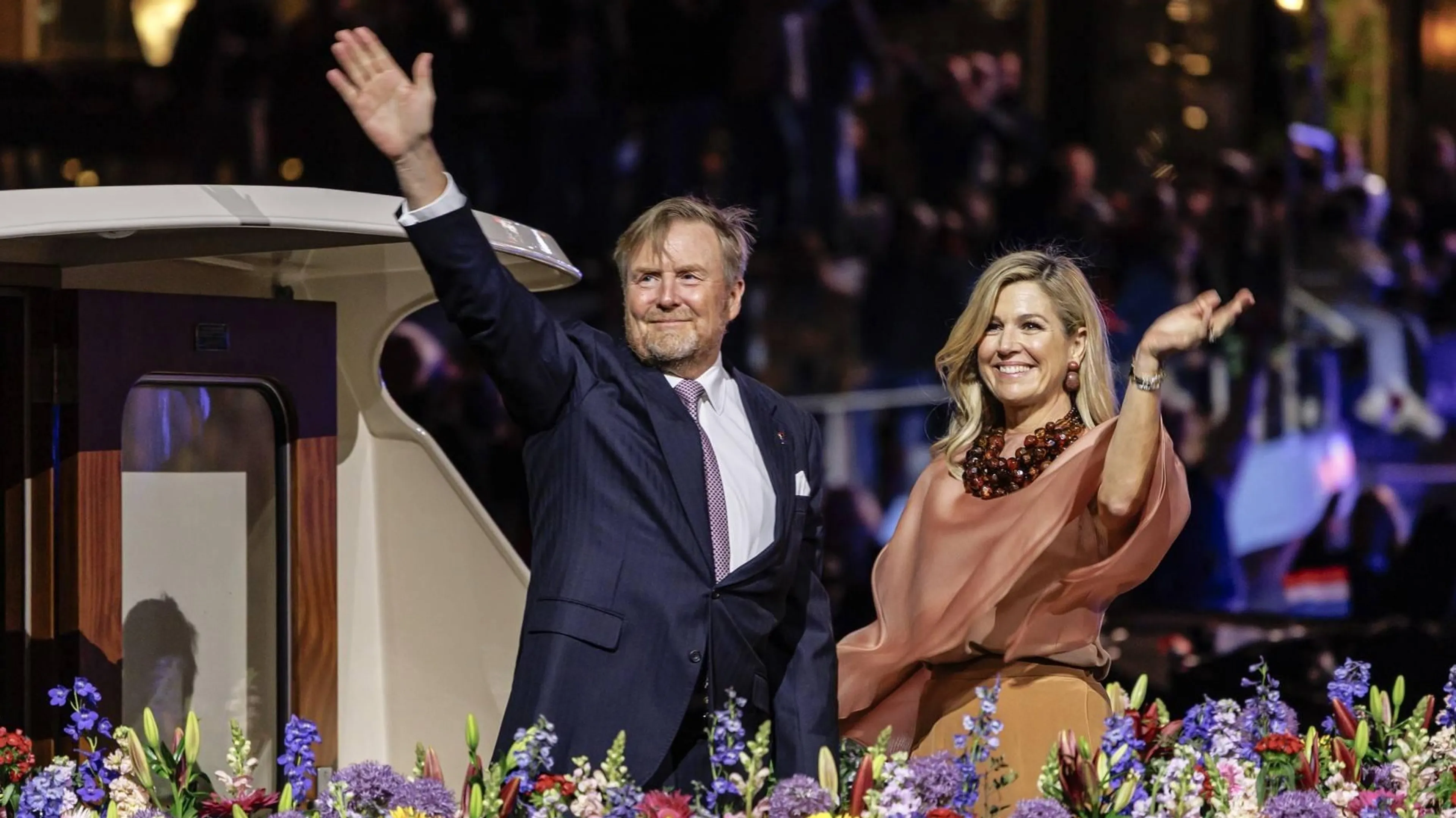 Willem-Alexander en Máxima sluiten 5 mei-concert swingend af met latinmuziek