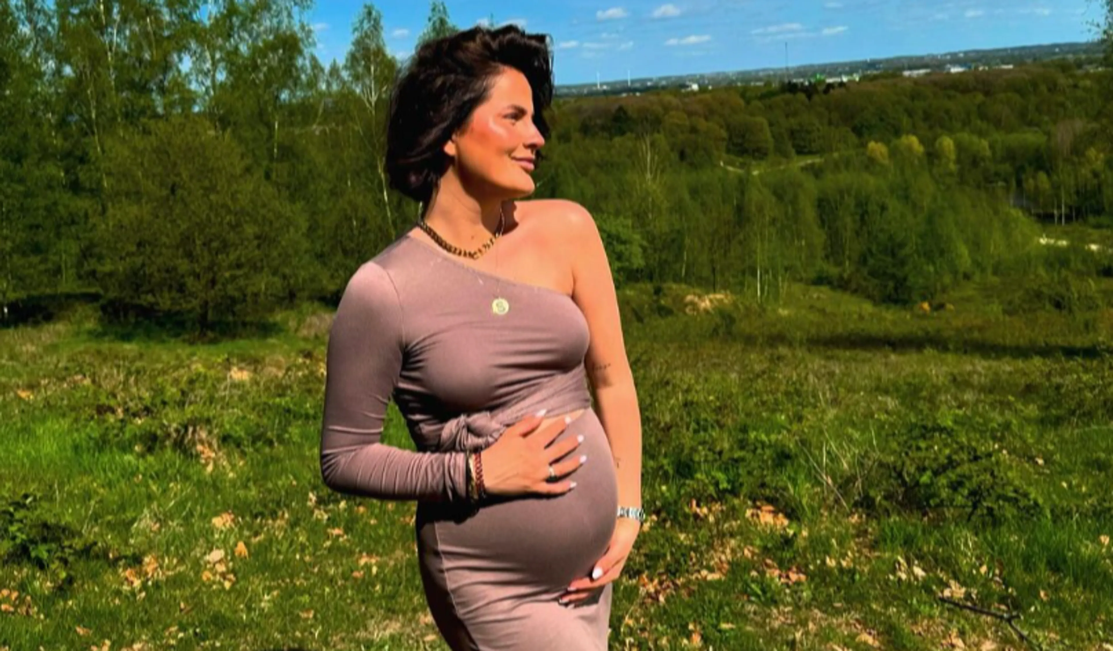 Zwangere Amy Rose doet opmerkelijke onthulling