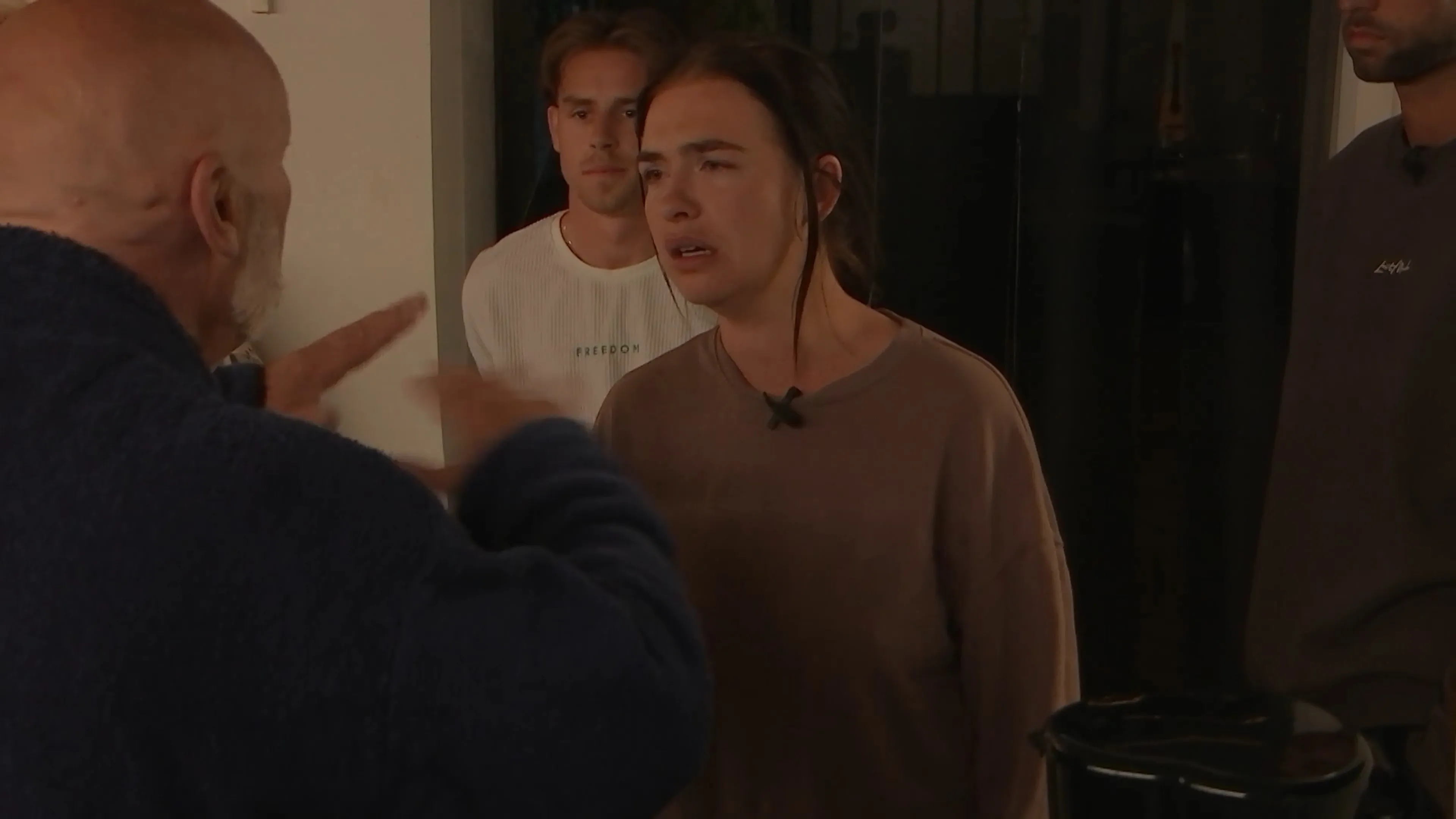 Frank snapt niet waarom Roxy er nog mee zit (De Bondgenoten)