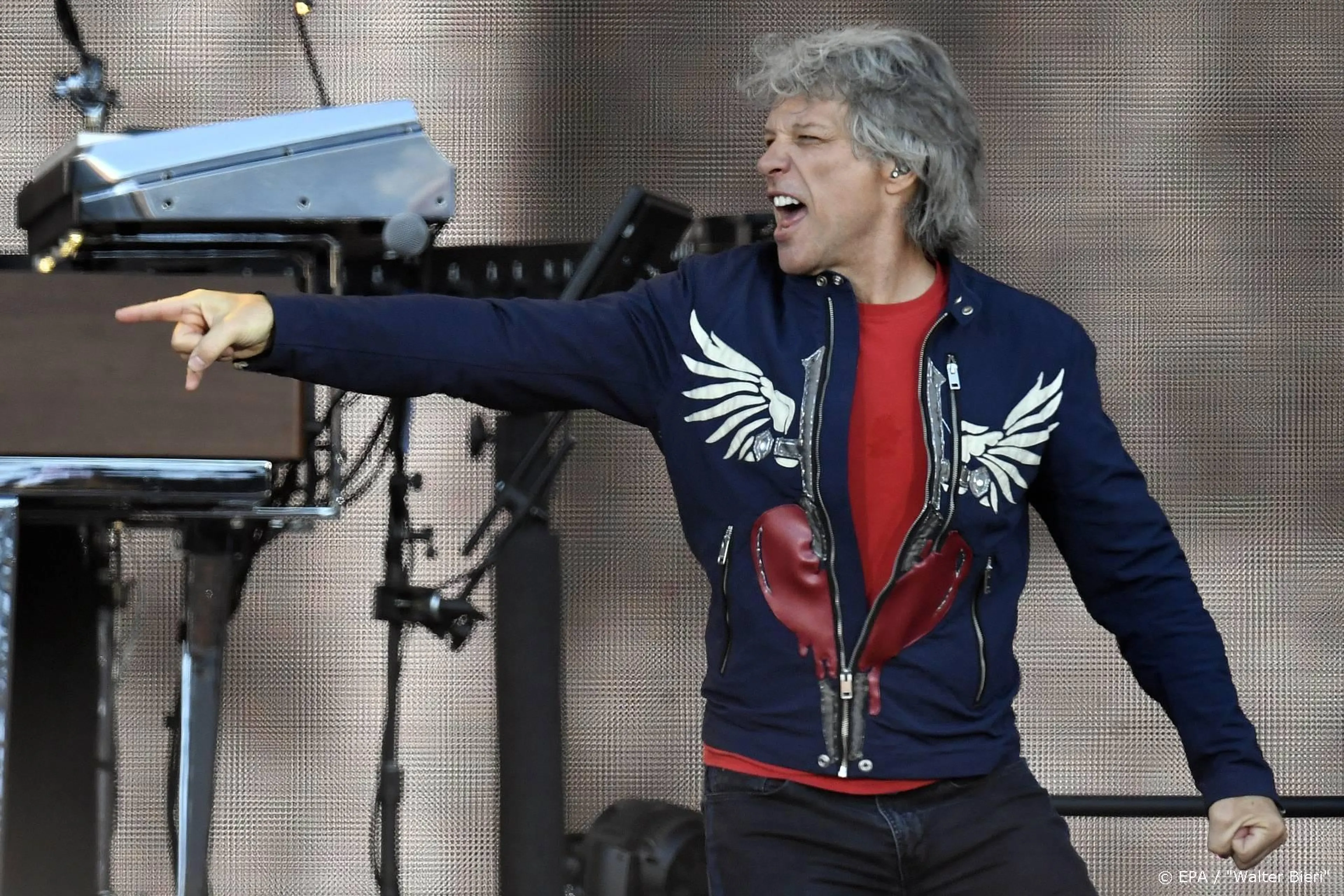 Jon Bon Jovi laat prins Harry tamboerijn spelen in studio