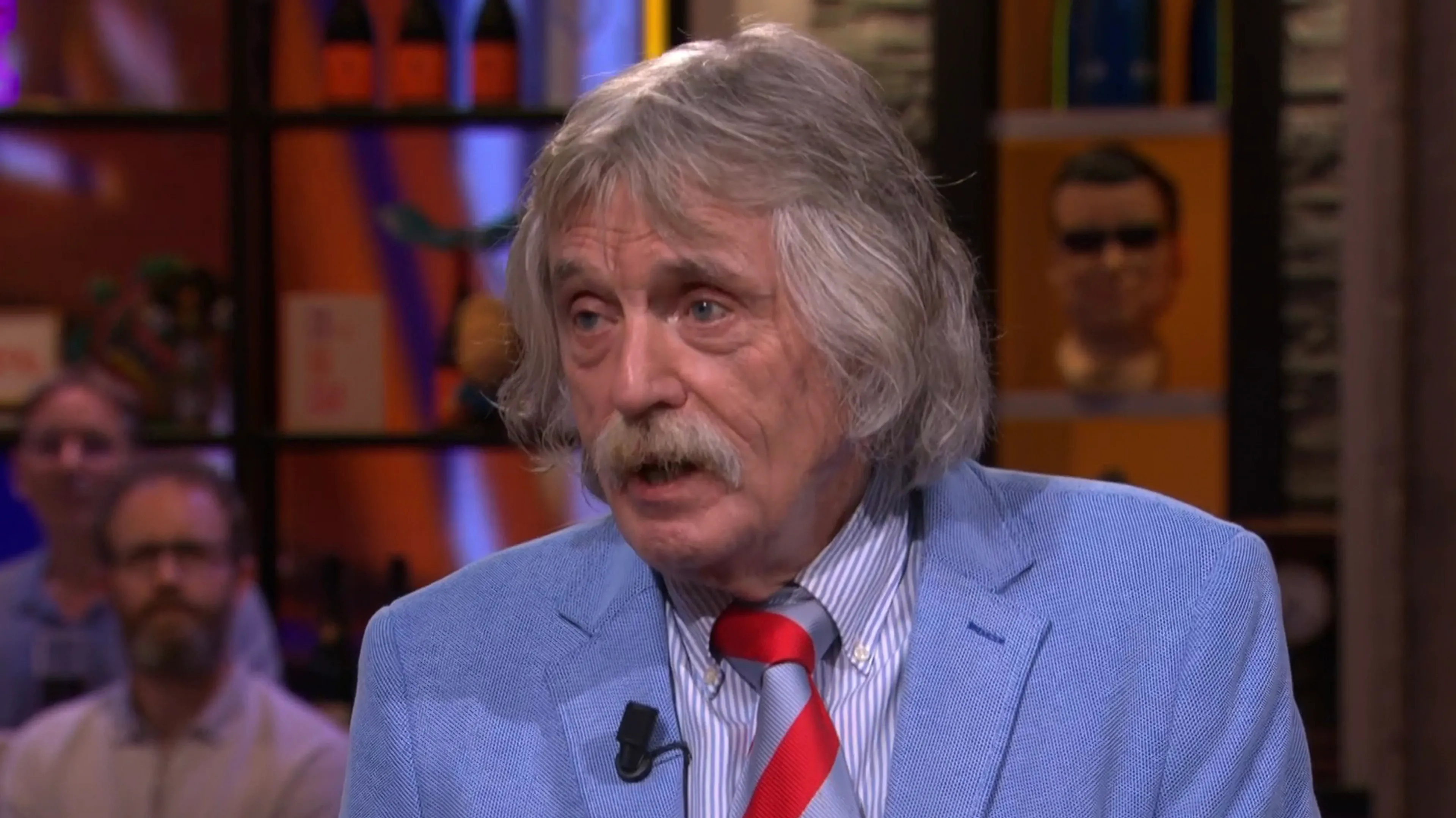Johan Derksen mist bijna uitzending Vandaag Inside door lekke band
