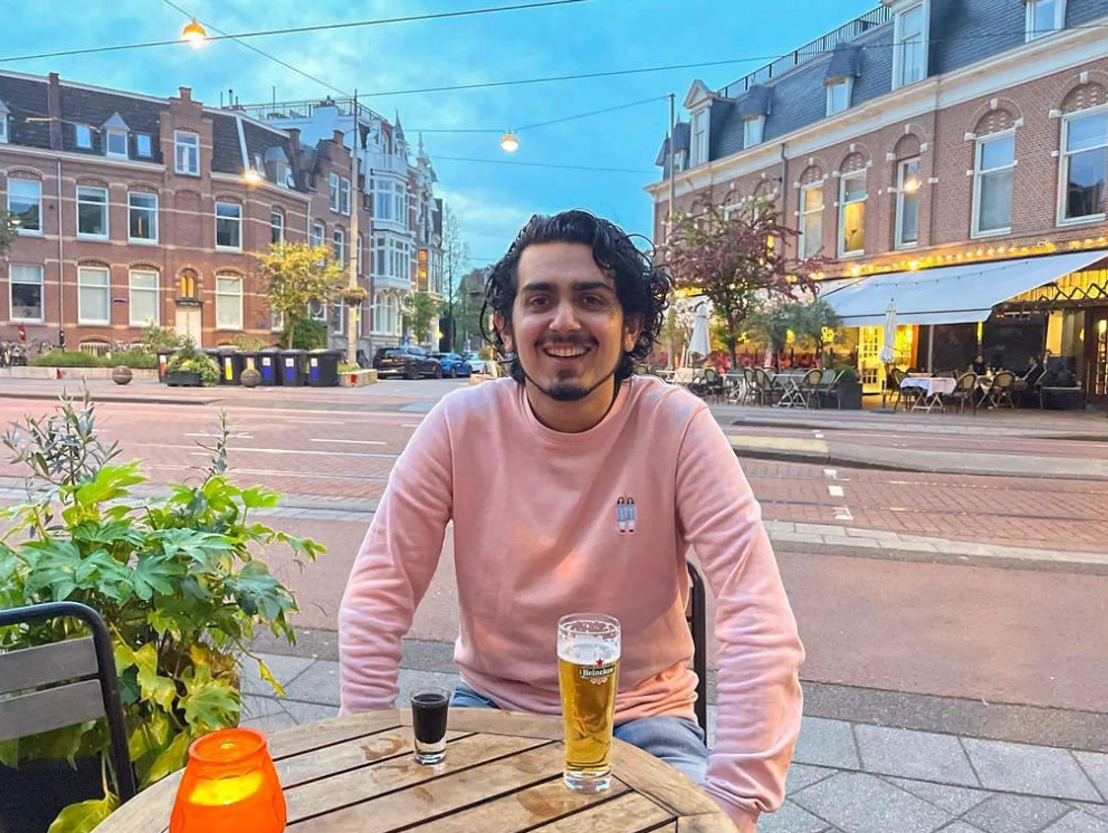 Quizmaster Devrim bespeelt teamgenoten met snode plannetjes in Expeditie Robinson
