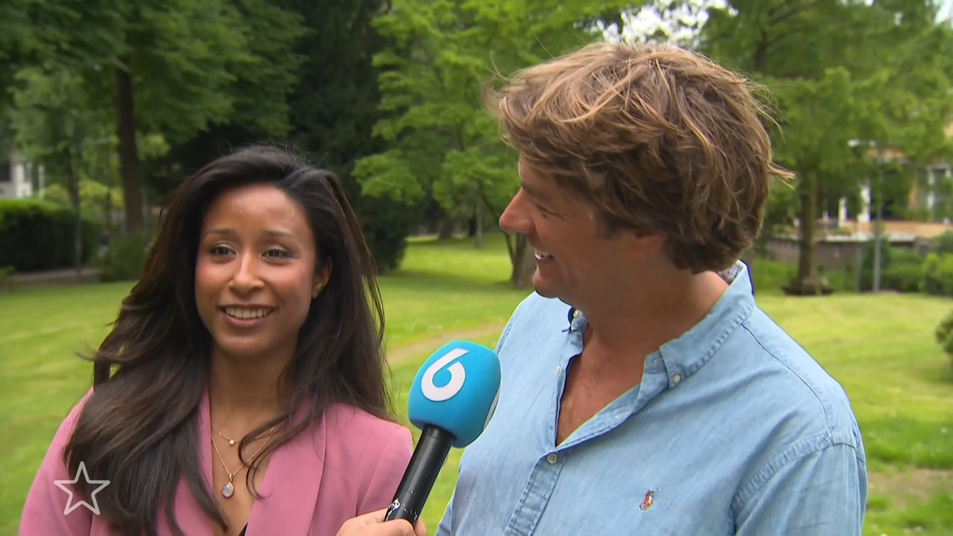 Frank en Airen interviewden familieleden van het Nederlands elftal