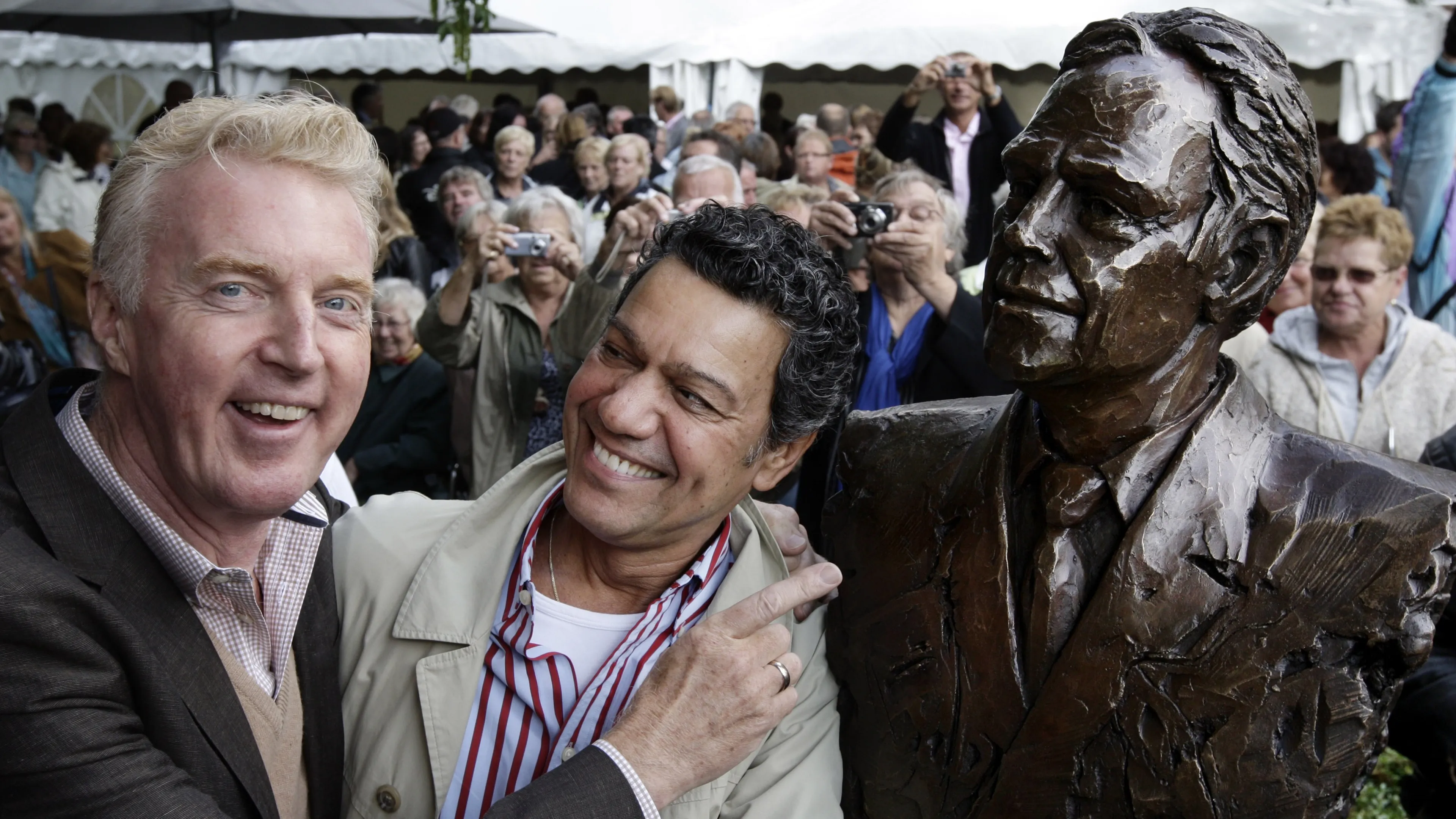 Nieuw eerbetoon voor Jos Brink, Frank Sanders: 'Als het maar geen armoedige steeg wordt'