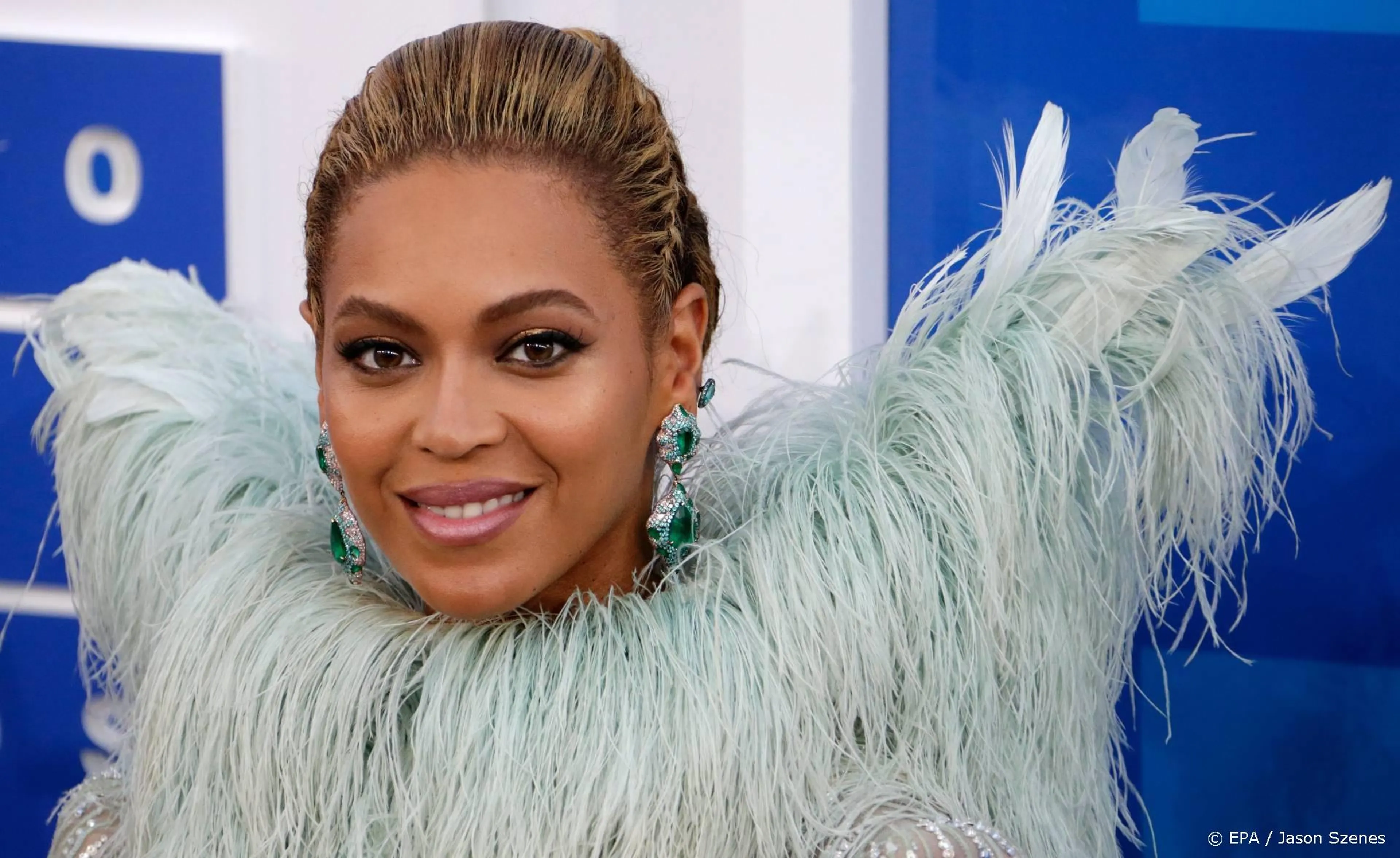 Blote bips Beyoncé doet stof opwaaien bij fans