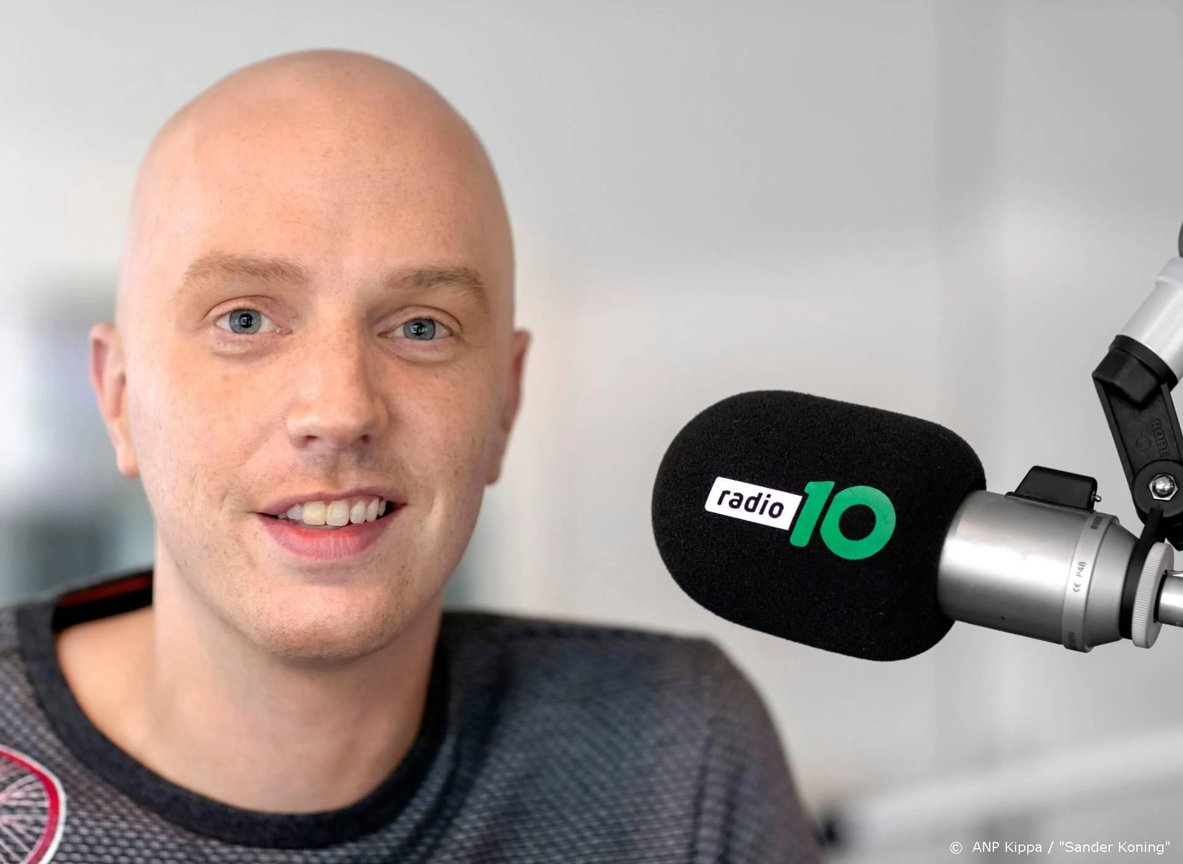 OM bekijkt aangifte tegen Radio 10 om coronalied