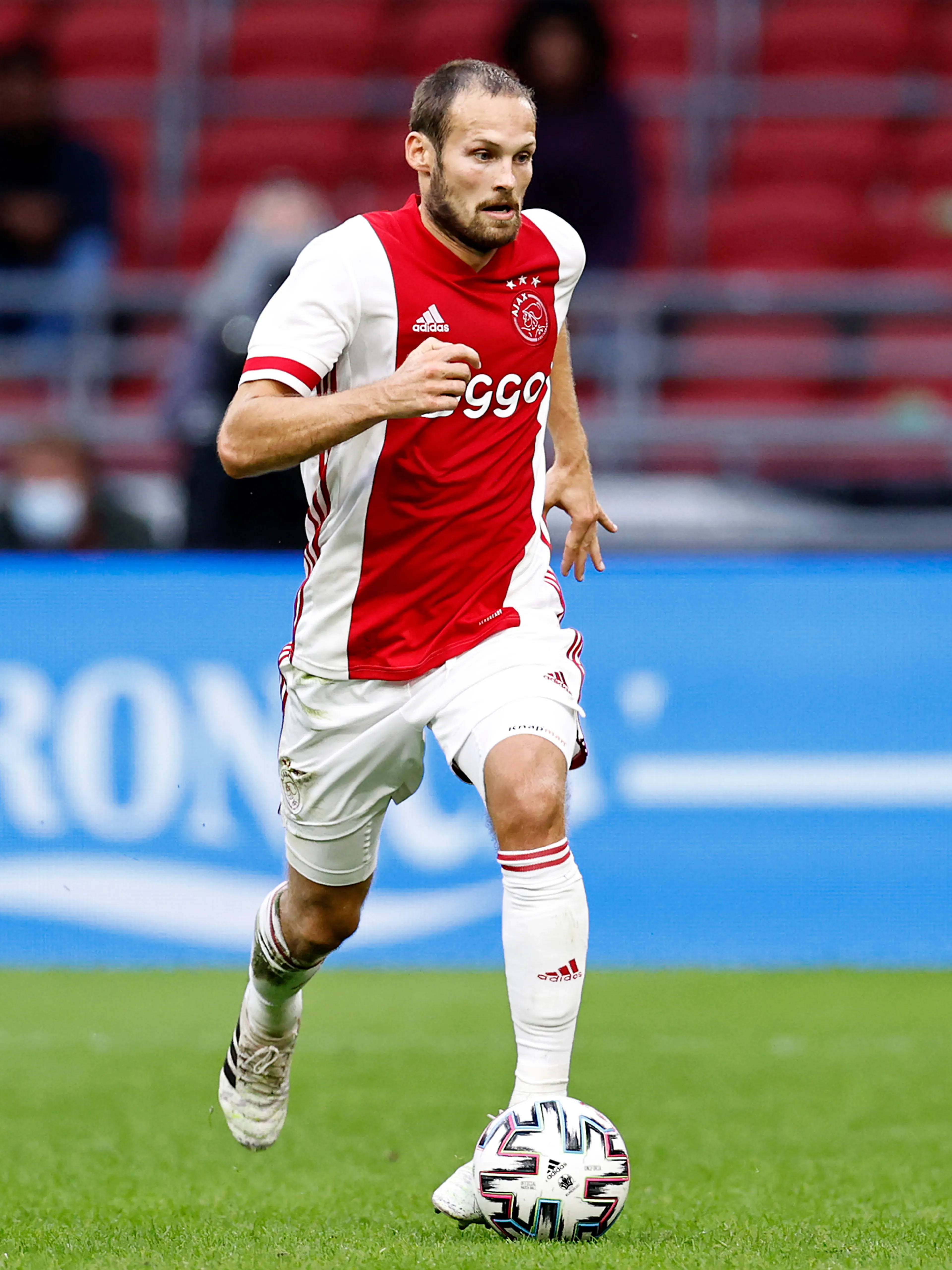 Daley Blind zakt in elkaar tijdens oefenduel