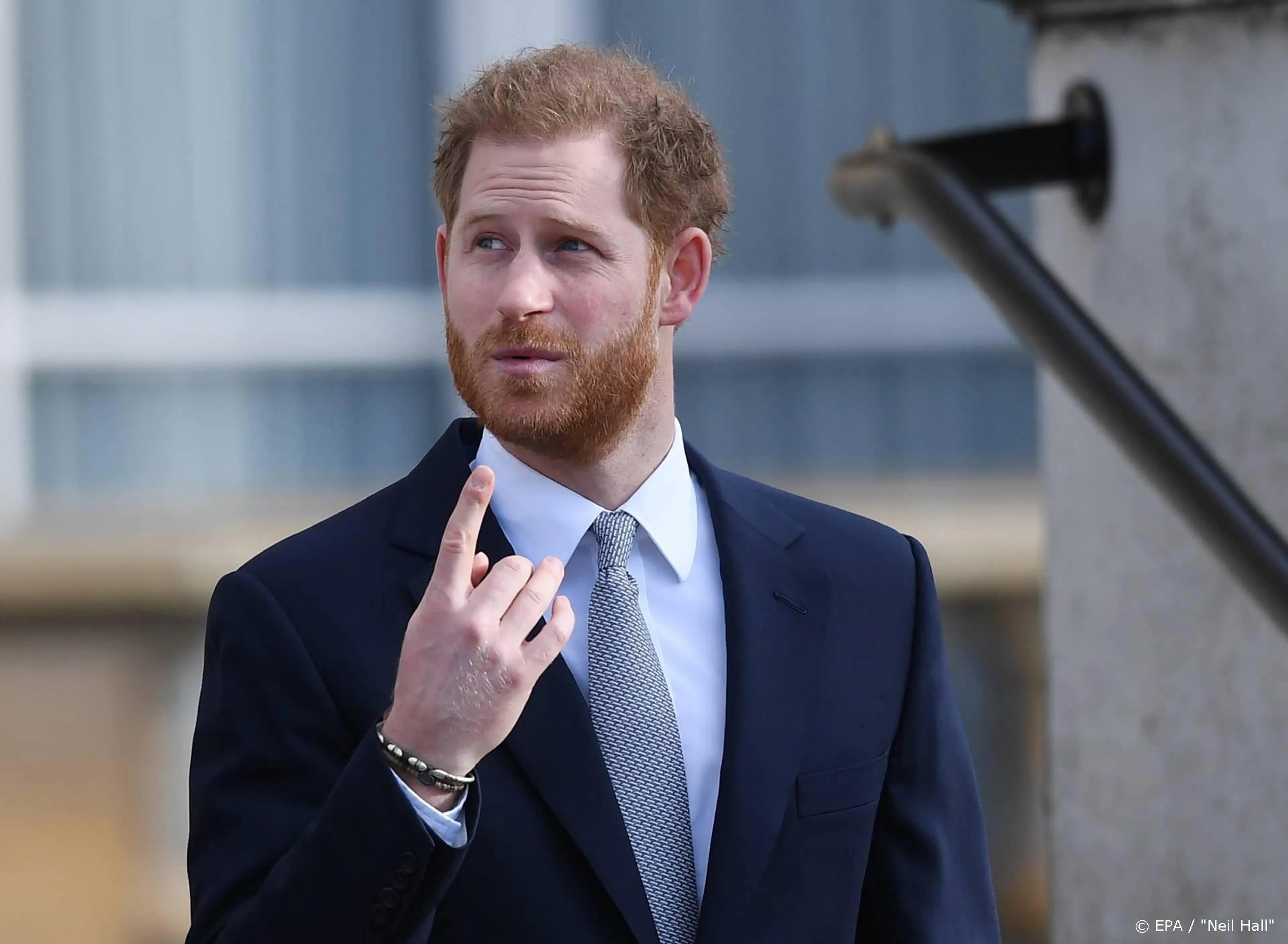 Prins Harry 'rockt' met Jon Bon Jovi in Abbey Road Studios