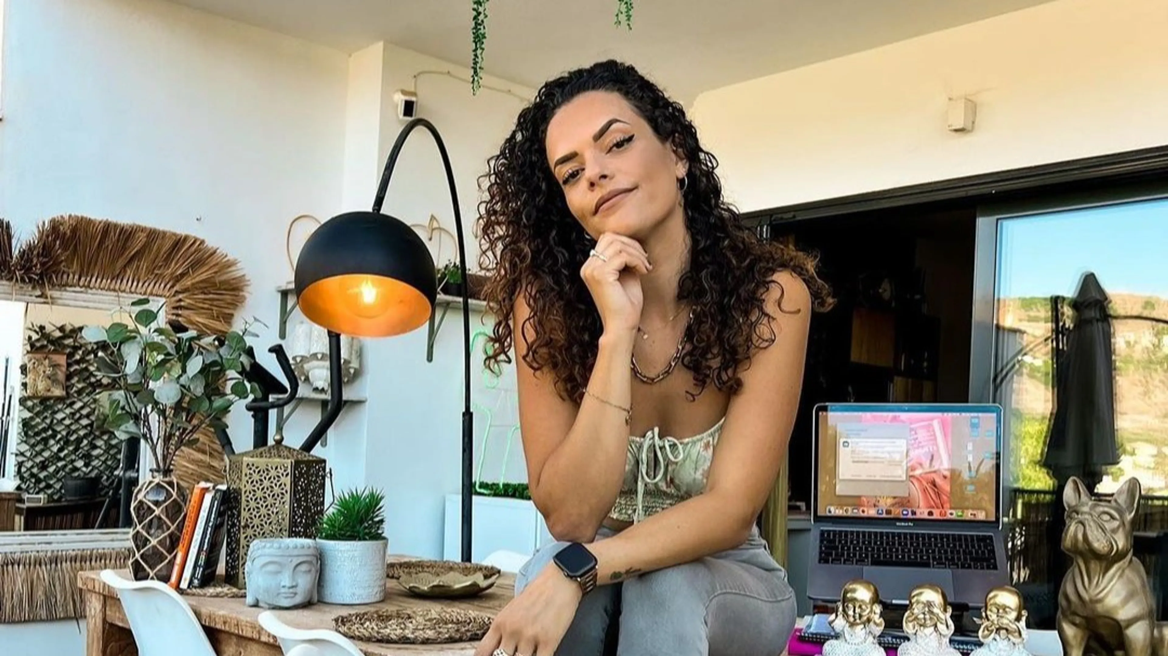 Denise uit B&B Vol Liefde neemt afscheid van B&B in Spanje  