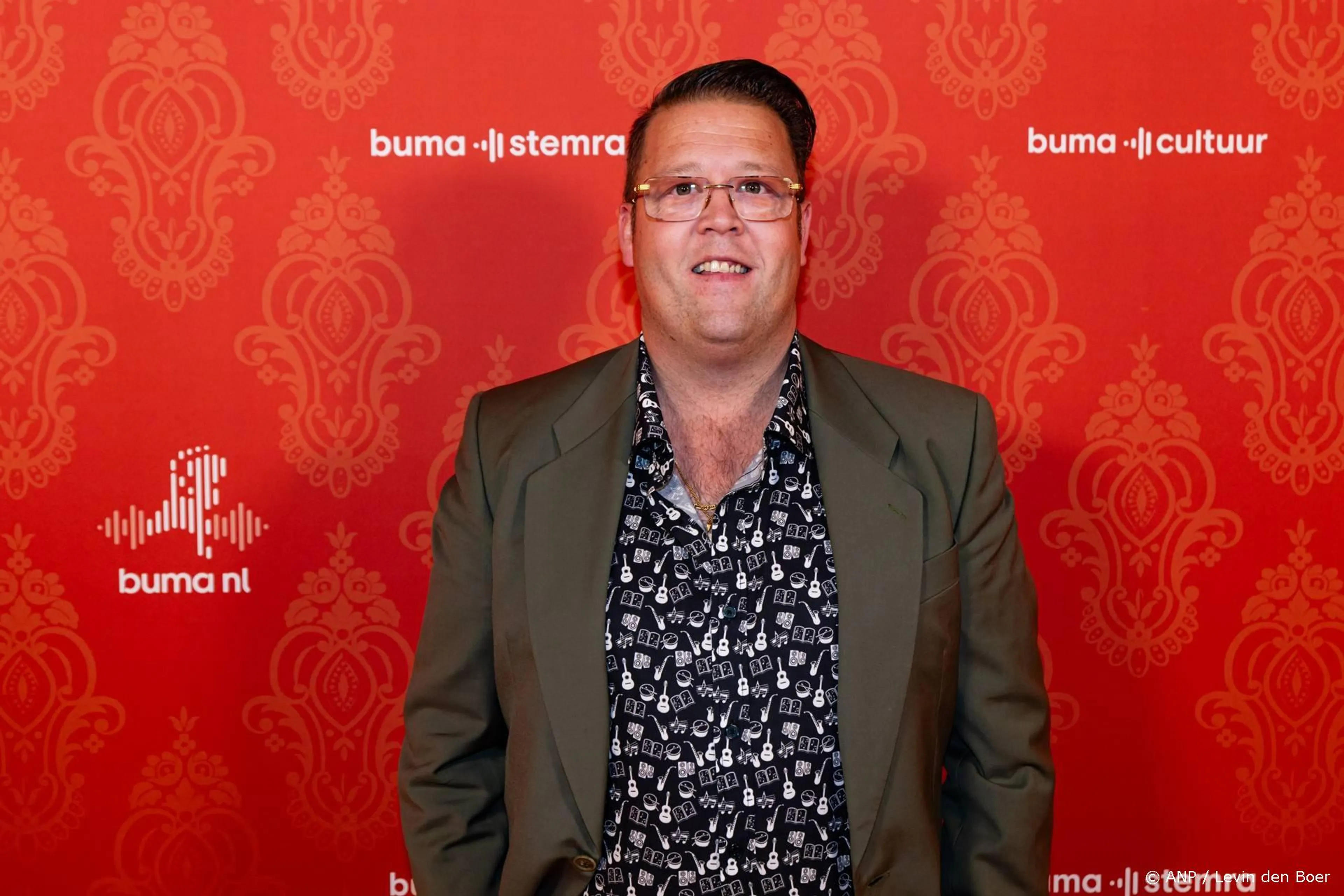 Rutger van Barneveld zet Shakira opzij met zomerthit Zwoele Zomernachten