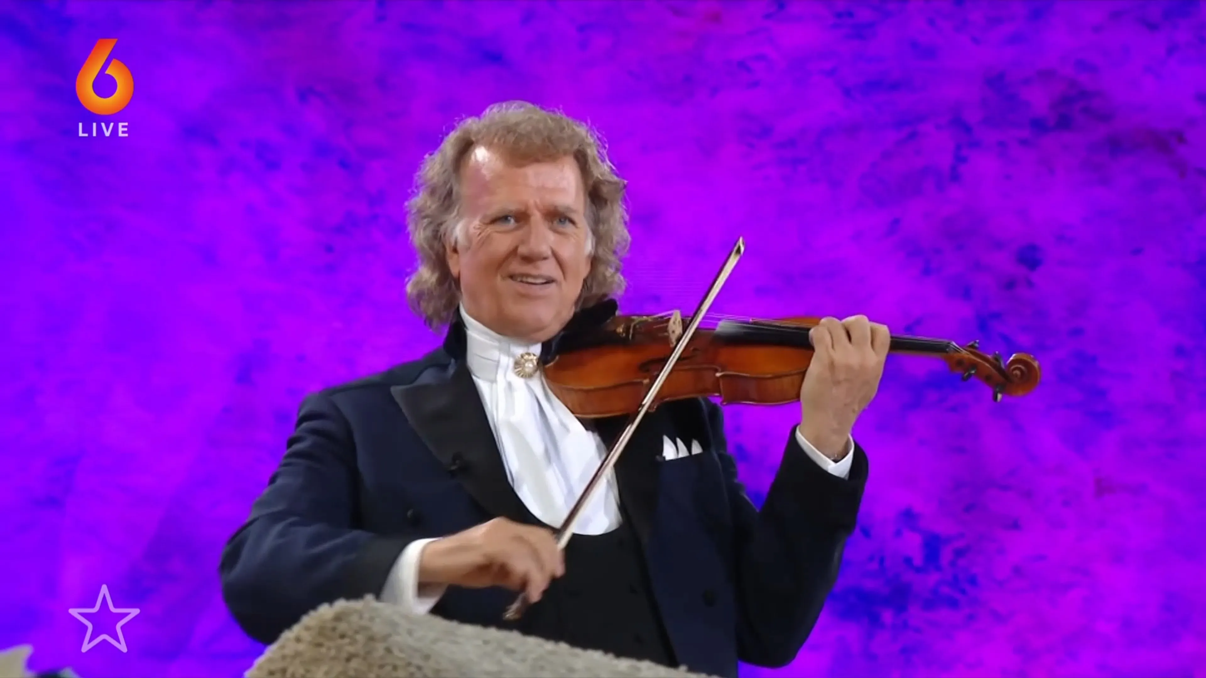 André Rieu repeteert voor Vrijthof-concerten in nieuwe studio