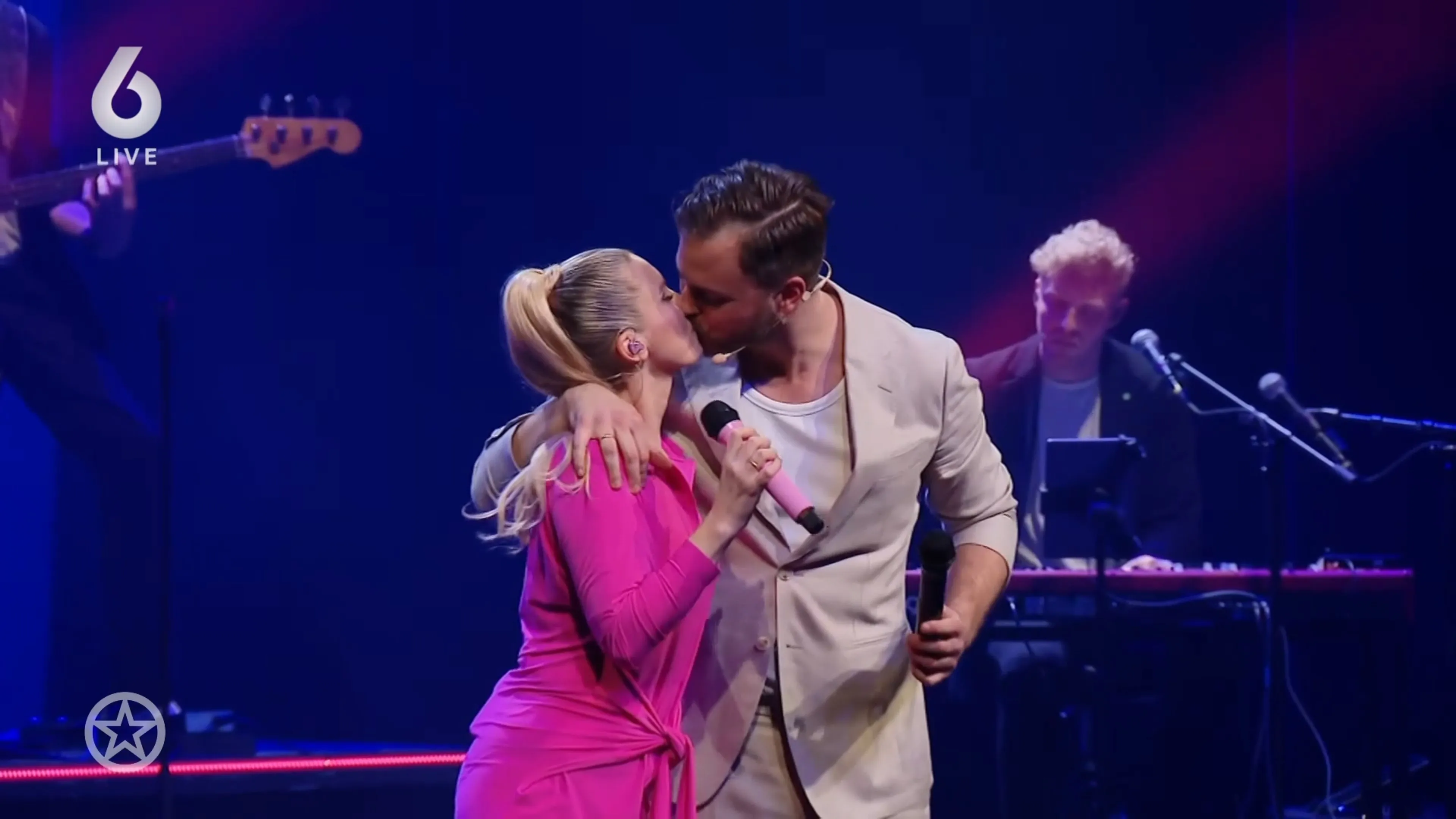 Jim Bakkum en Bettina Holwerda voor het eerst écht 'samen' op het podium