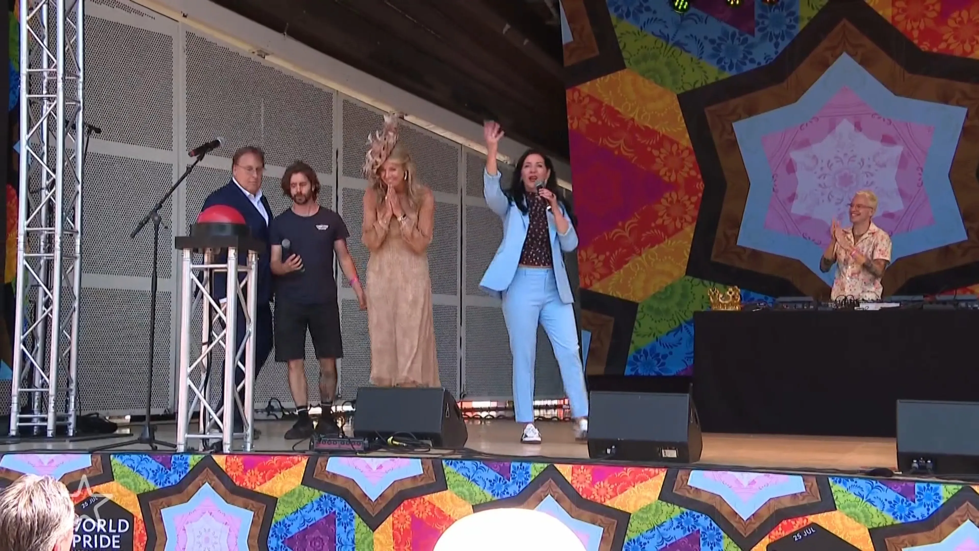 Máxima opent officieel WorldPride in Vondelpark Amsterdam