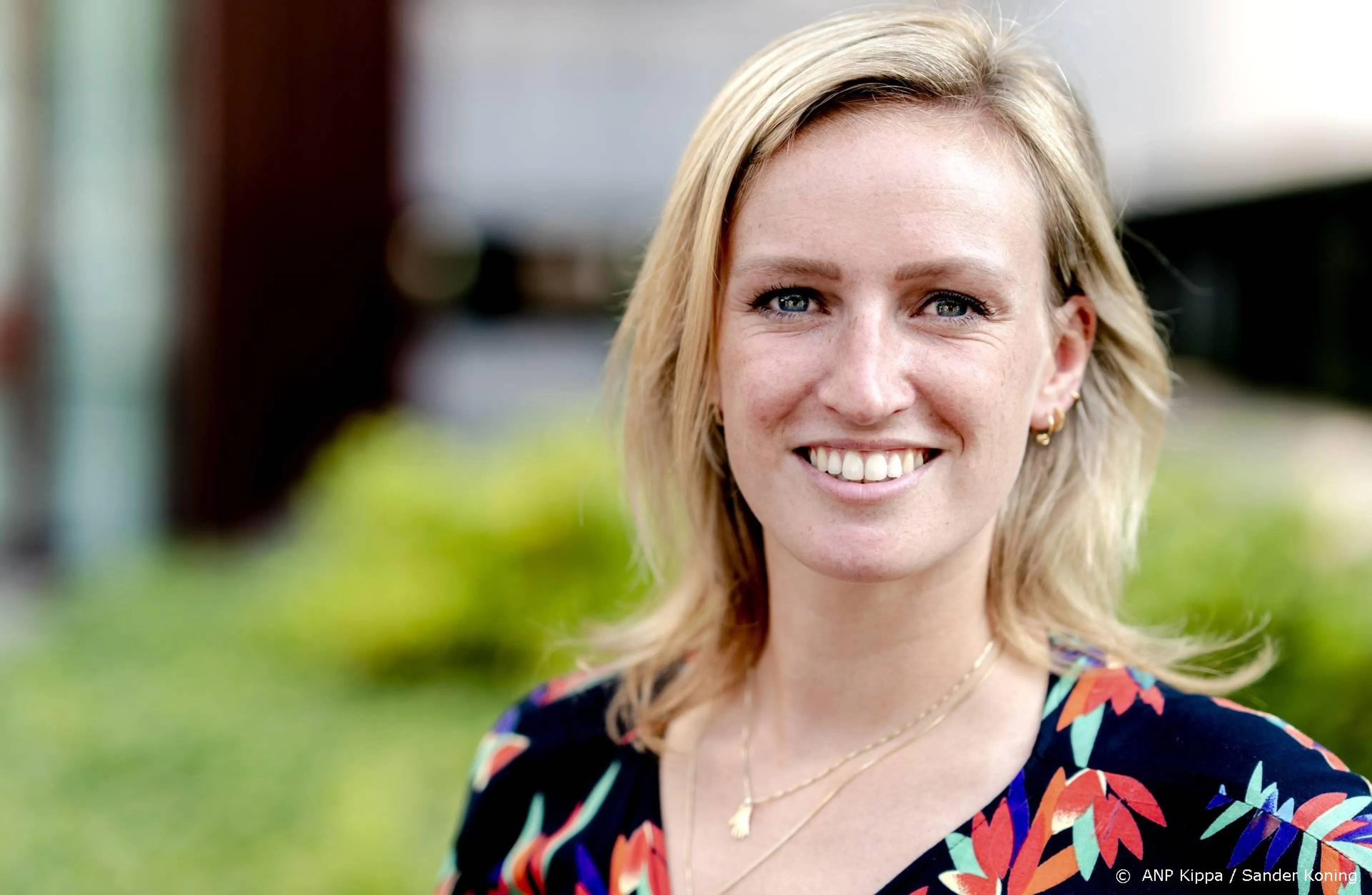 Presentatrice Nikki Herr aan de slag voor Hart van Nederland
