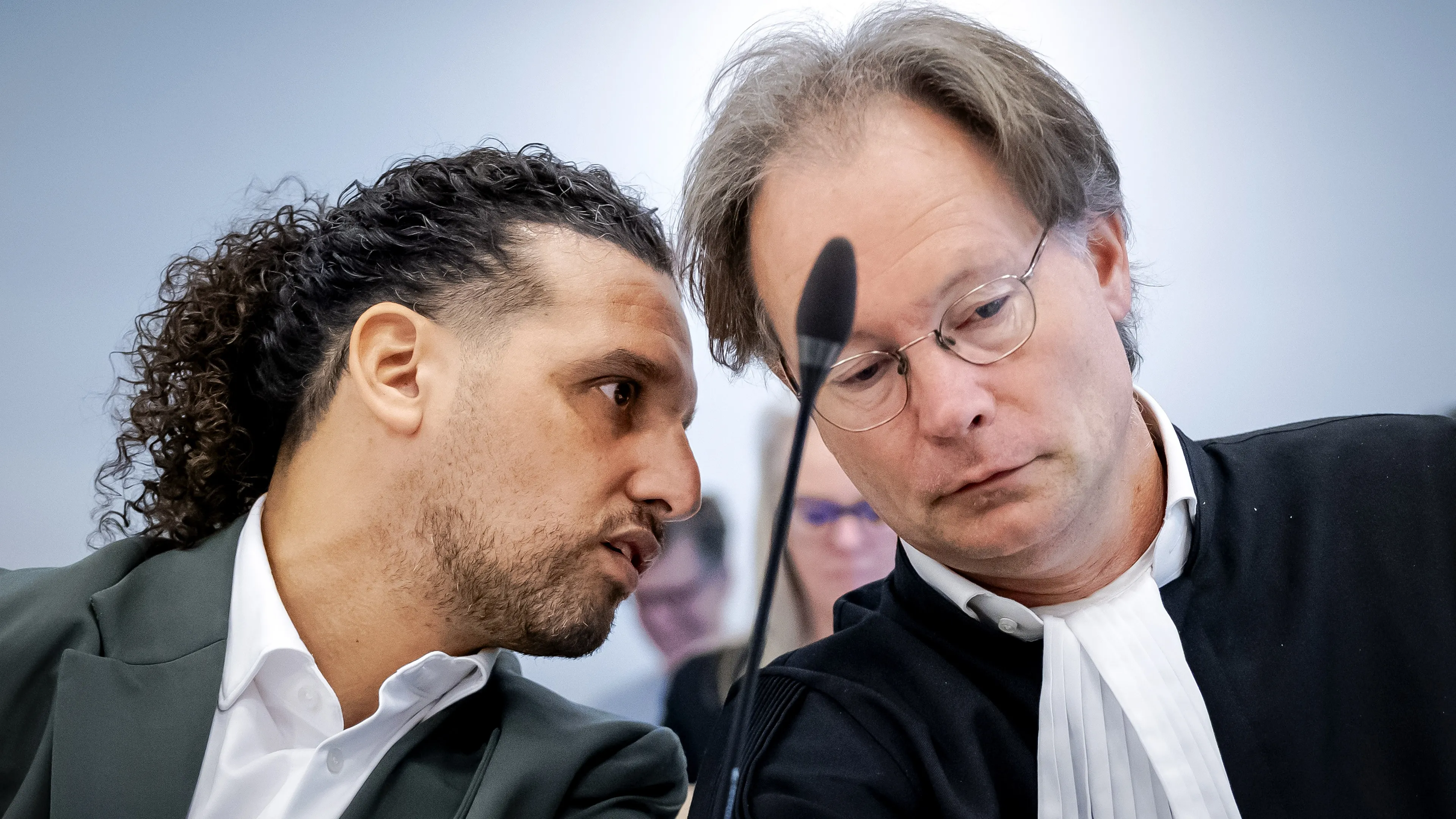 Hof hoort op laatste zittingsdag Ali B ex-vriend Ellen ten Damme en productieleider Muziekkaravaan