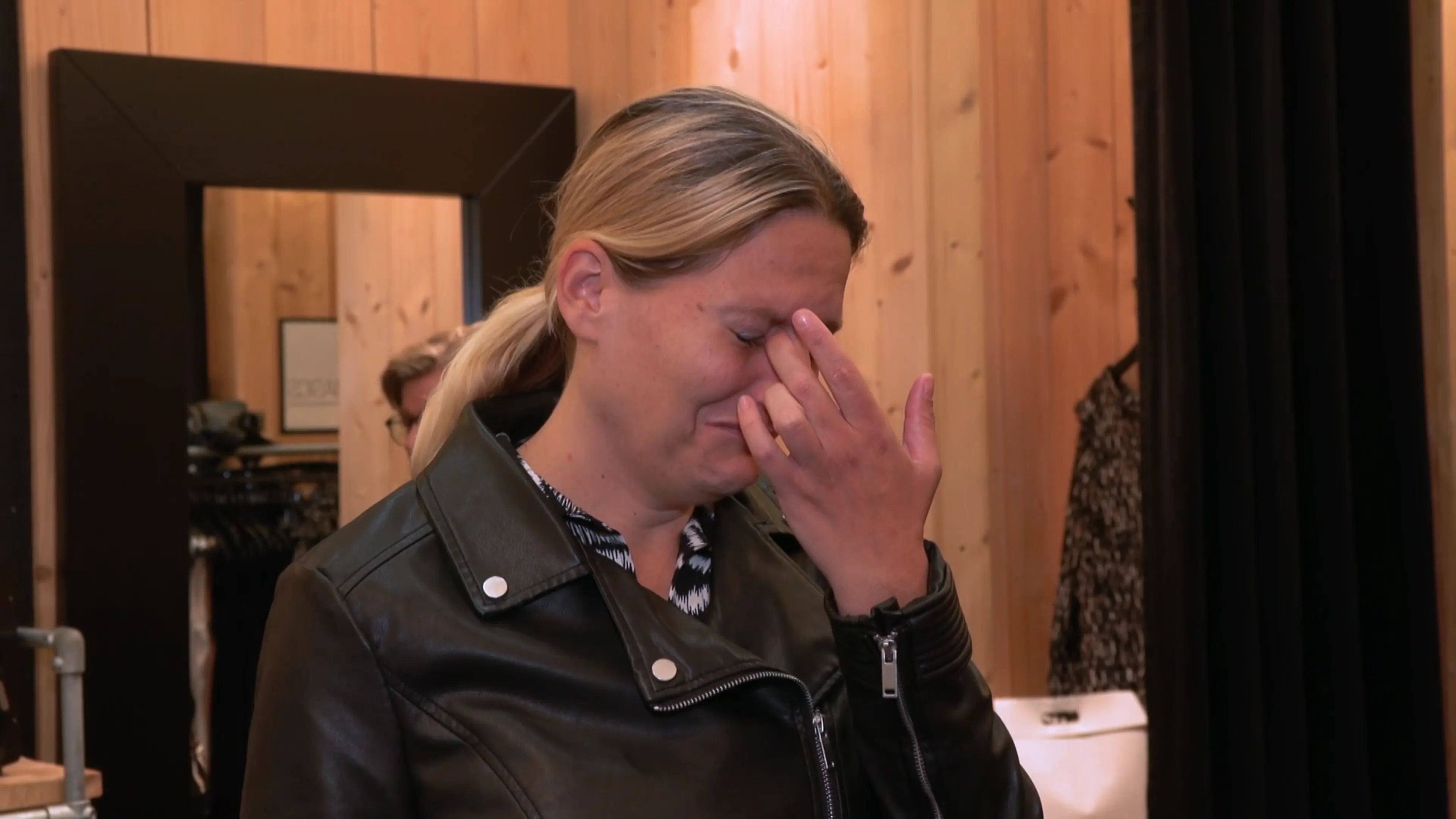 Kijkers Steenrijk, Straatarm pinken traantje weg: 'Wat een lief stel'