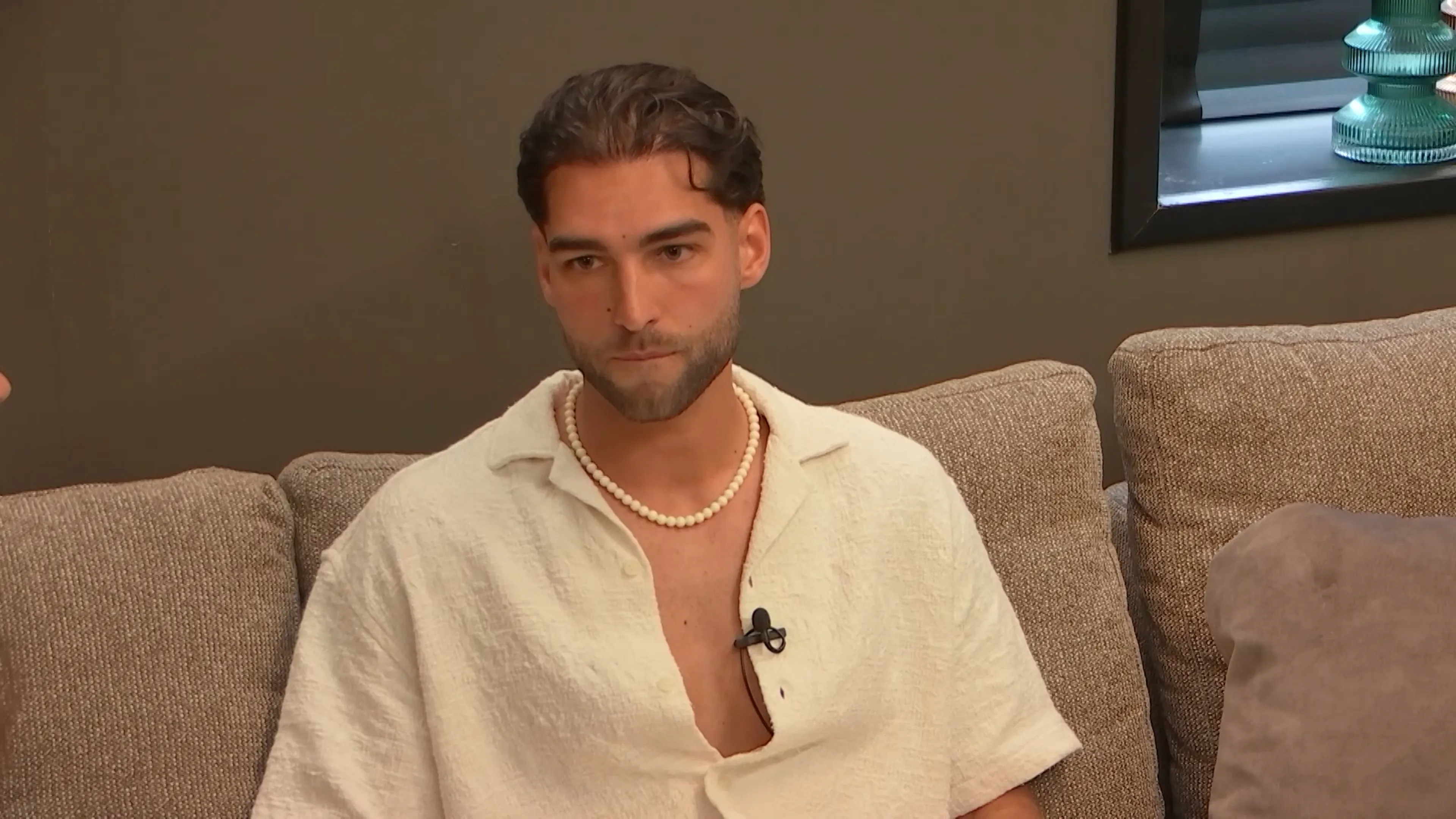 De Bondgenoten-Ricky's moeder waarschuwt: 'Geen slippers aan de deur'