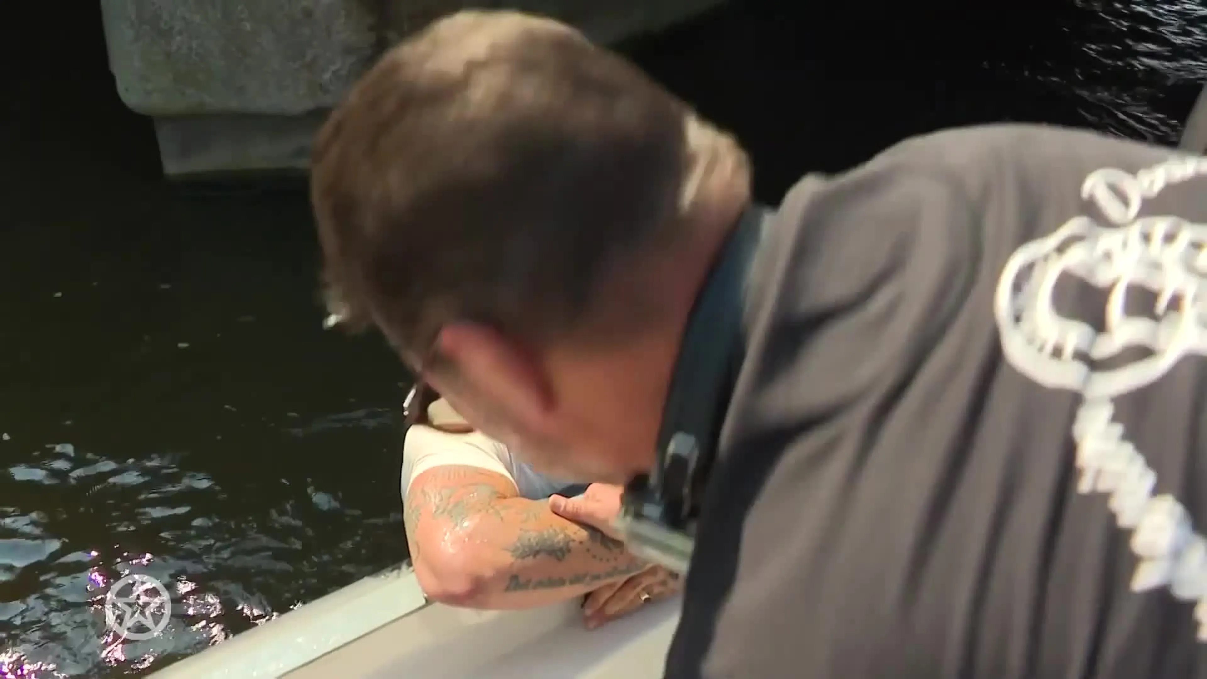 Douwe Bob raakt te water