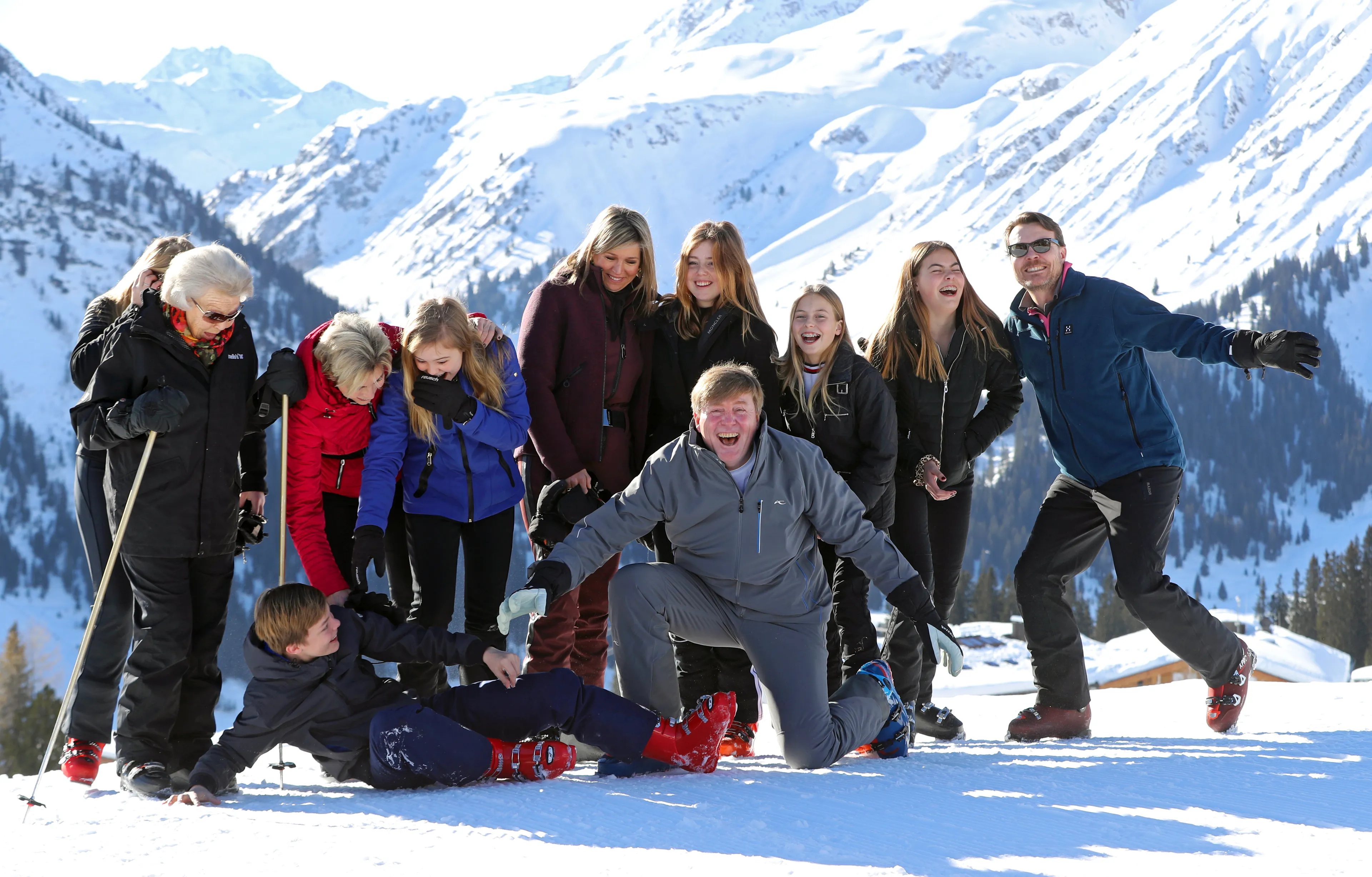 ZIEN: Koninklijke familie straalt in de sneeuw