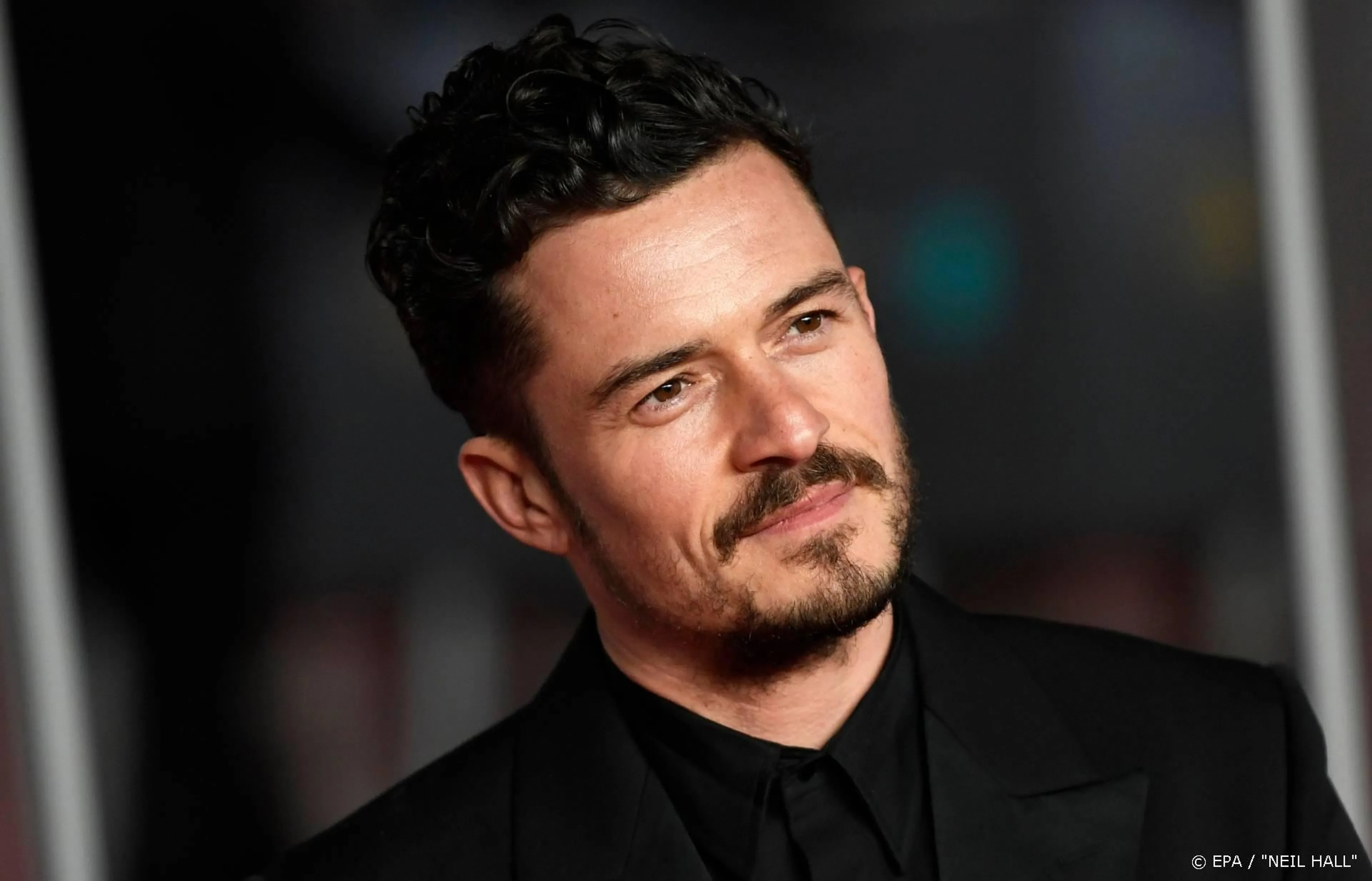 Rouwende Orlando Bloom laat tattoo zetten na verlies hond