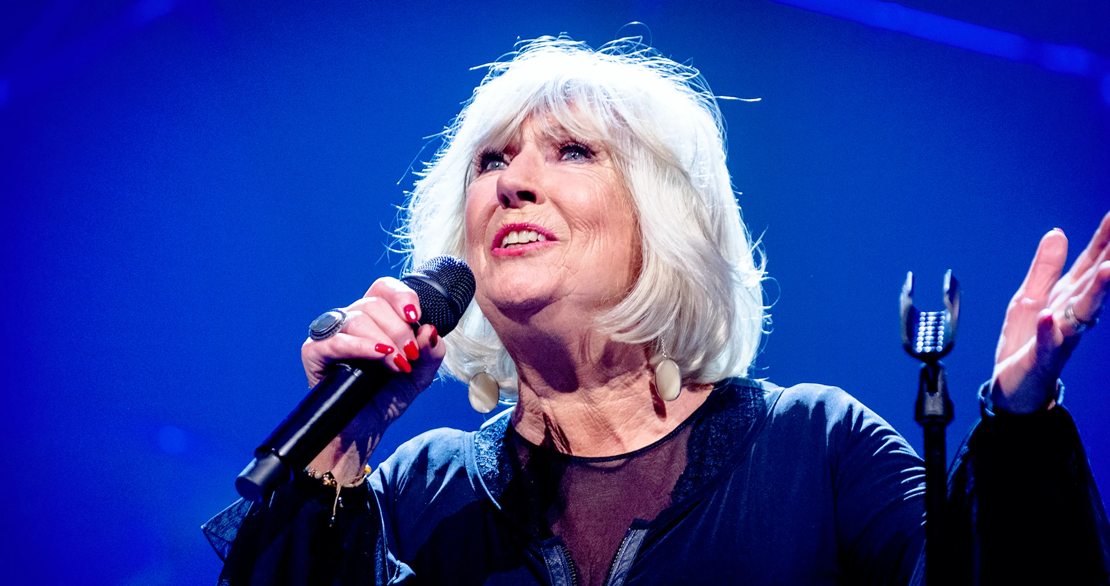Willeke Alberti wil ouderen en zorgmedewerkers helpen