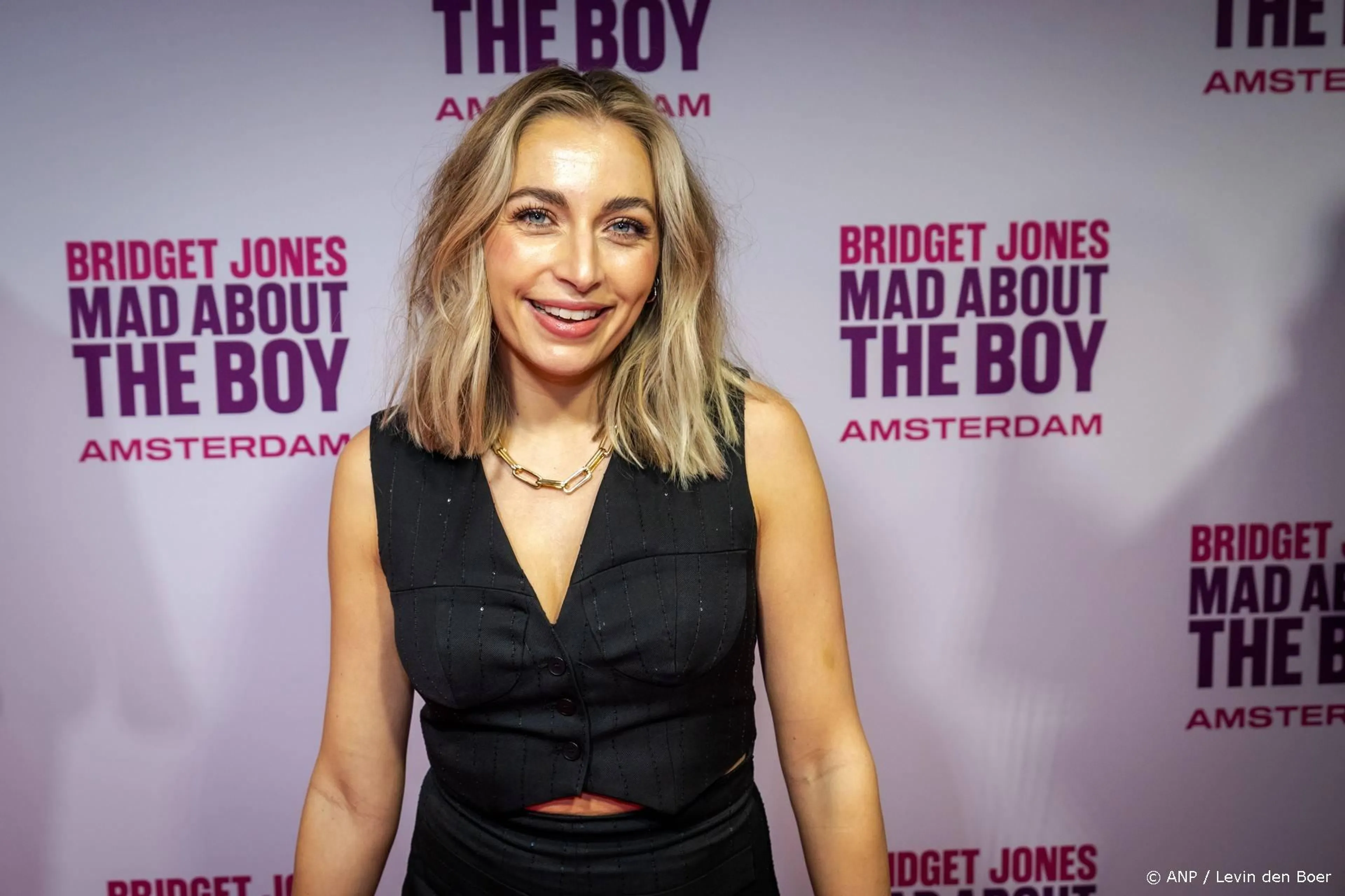 Shelly Sterk deelt heftig bericht: 'Cyste op eileider'