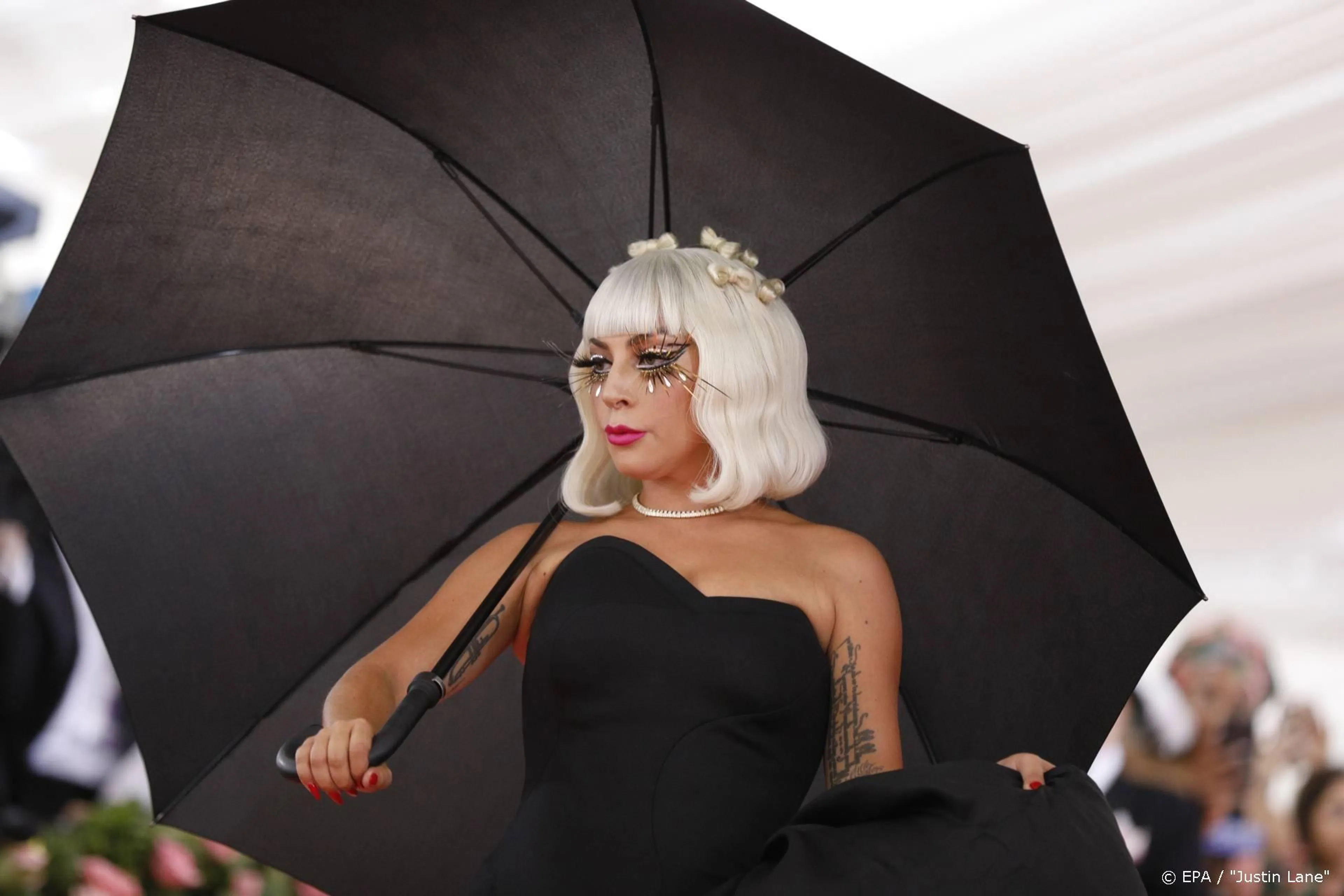 Verontwaardigde Lady Gaga noemt Trump een 'racist'