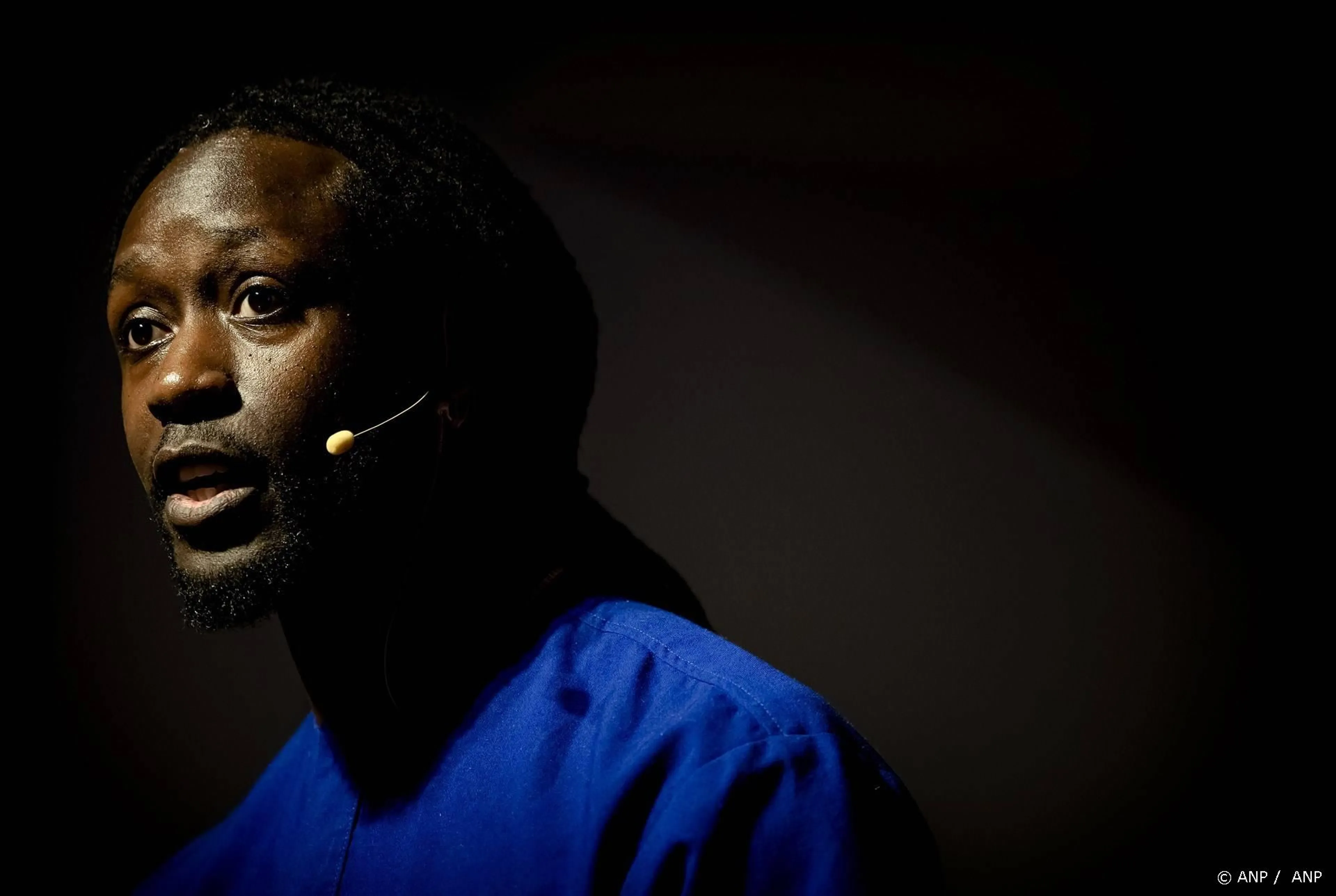 Akwasi neemt rigoureus besluit
