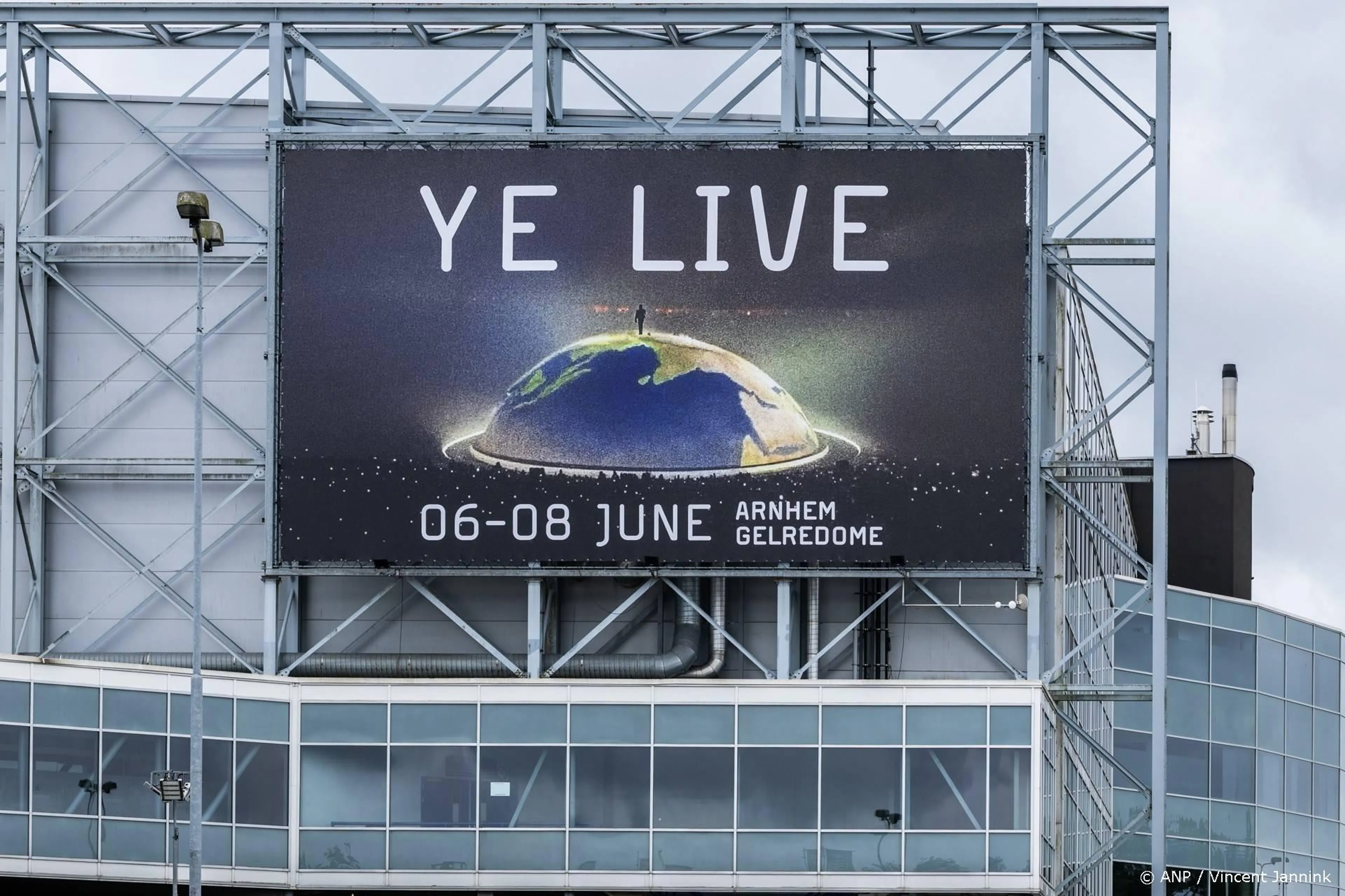 Protest bij GelreDome tegen komst rapper Ye