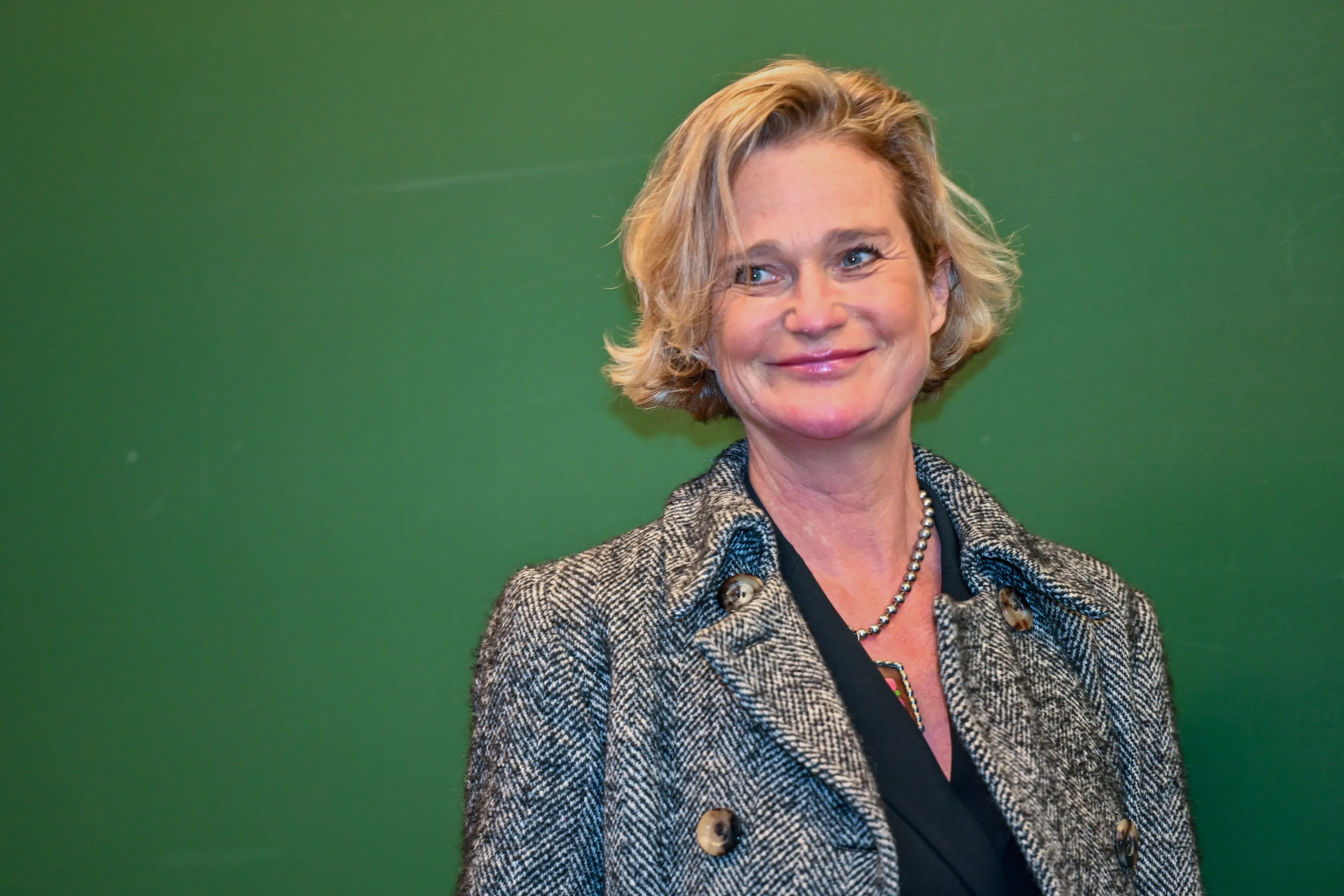 ZIEN: Prinses Delphine ontmoet vader koning Albert II